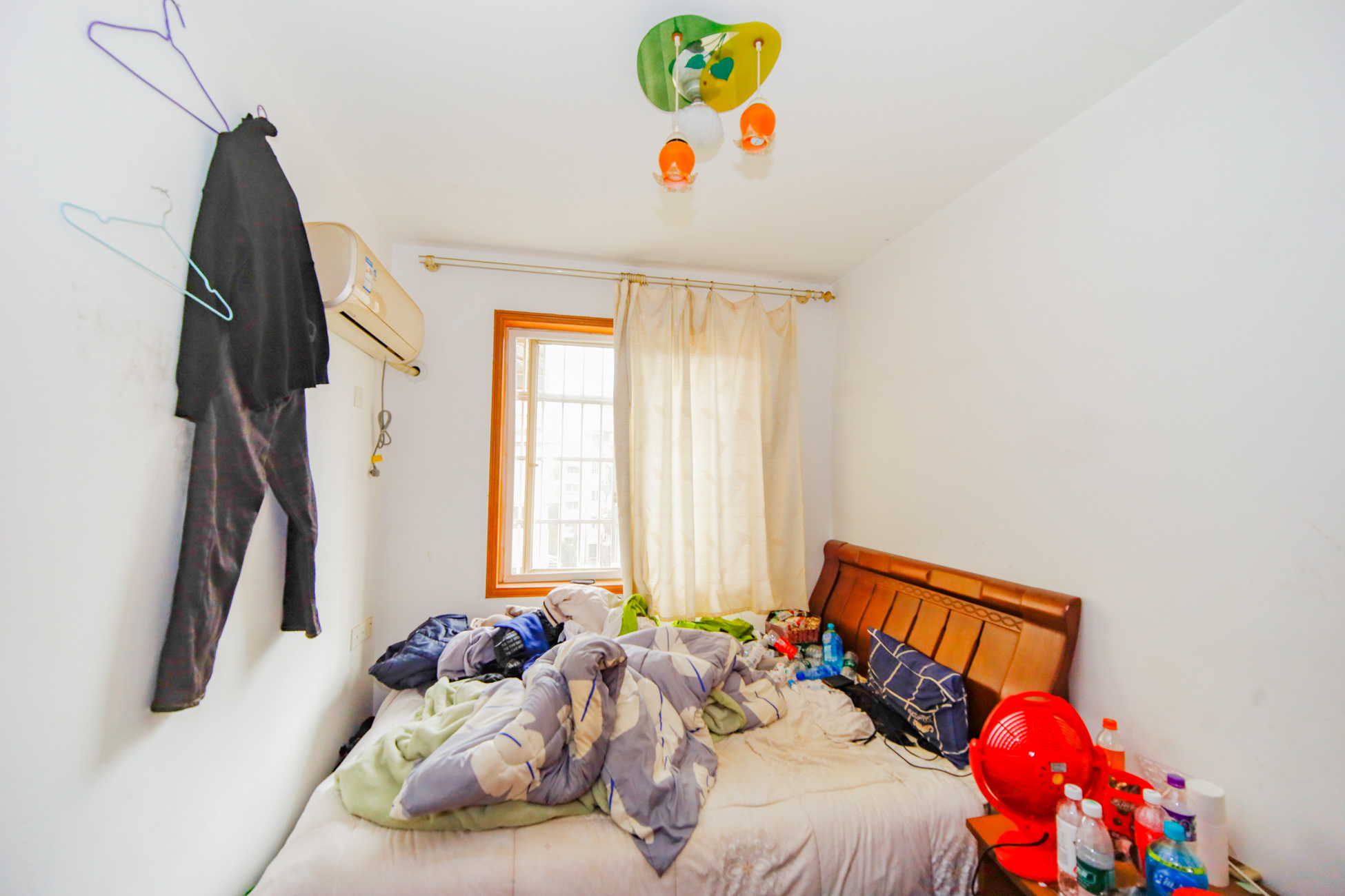 德馨园  4室2厅2卫    52.8万 德馨园  4室2厅2卫    52.8万卧室