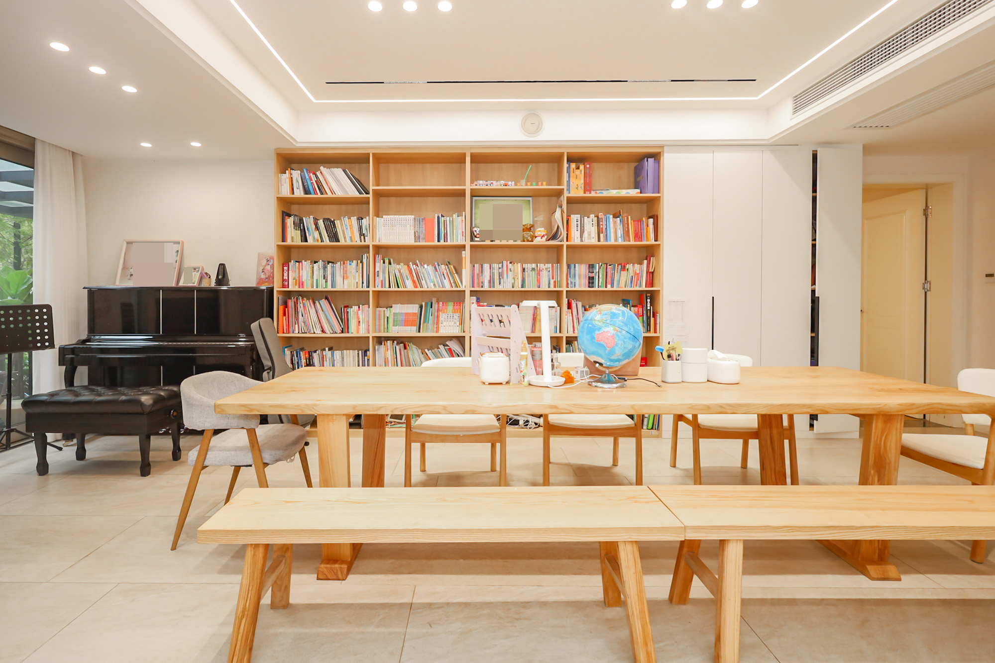 天麓尚层  5室2厅2卫    278.0万客厅