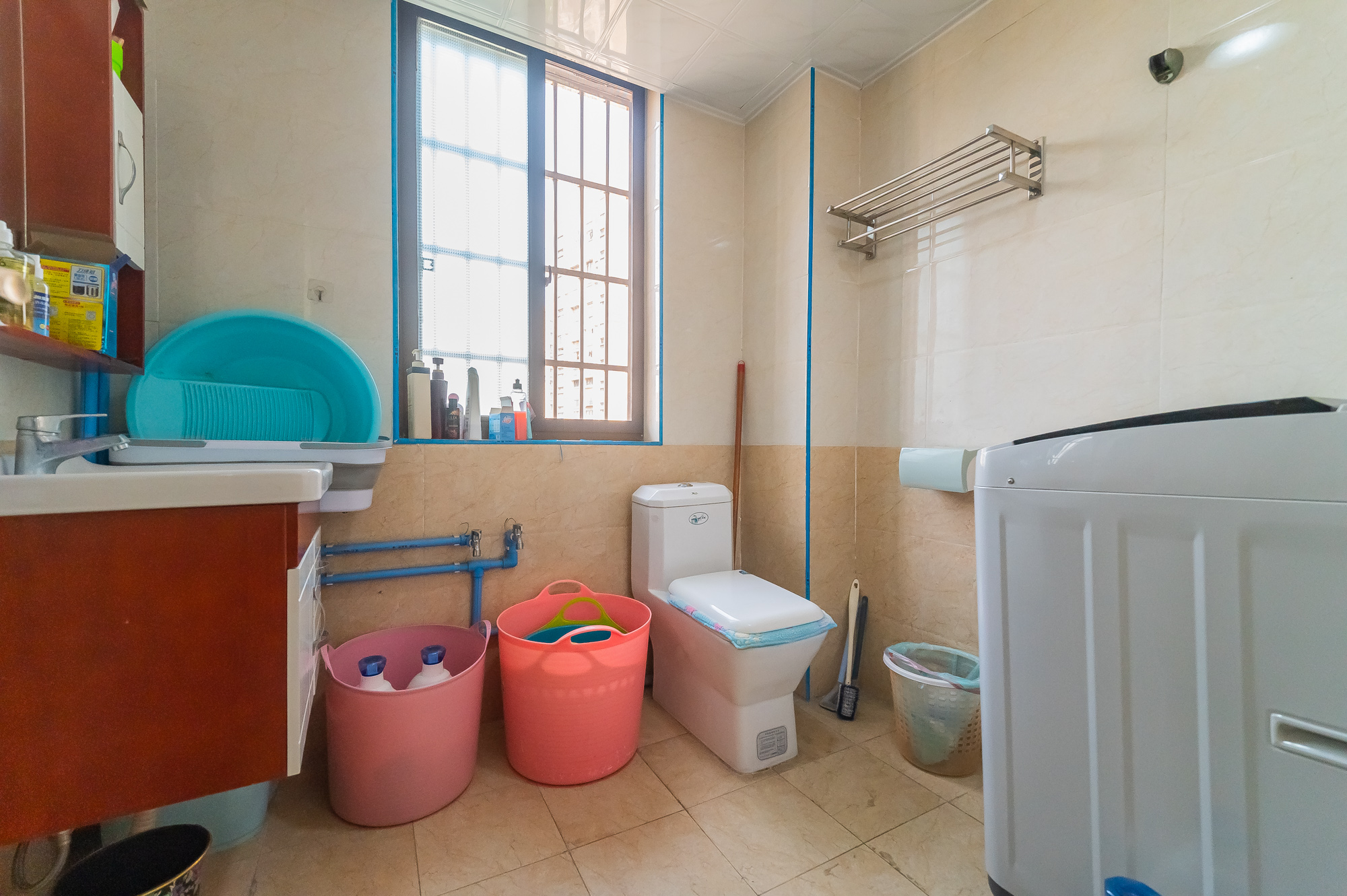 湖湾世景 4室2厅2卫 99.6万 湖湾世景 4室2厅2卫 99.6万卫生间