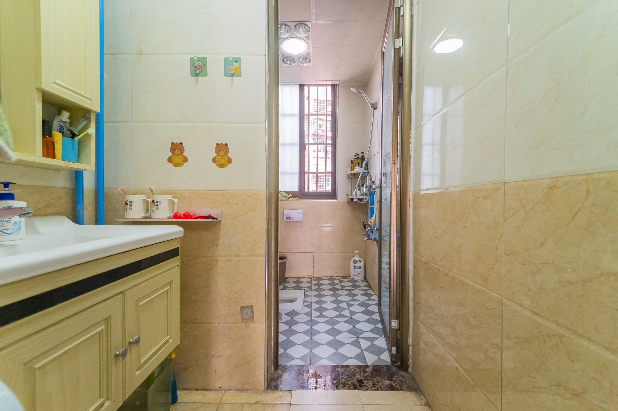 湖湾世景 4室2厅2卫 99.6万 湖湾世景 4室2厅2卫 99.6万卫生间