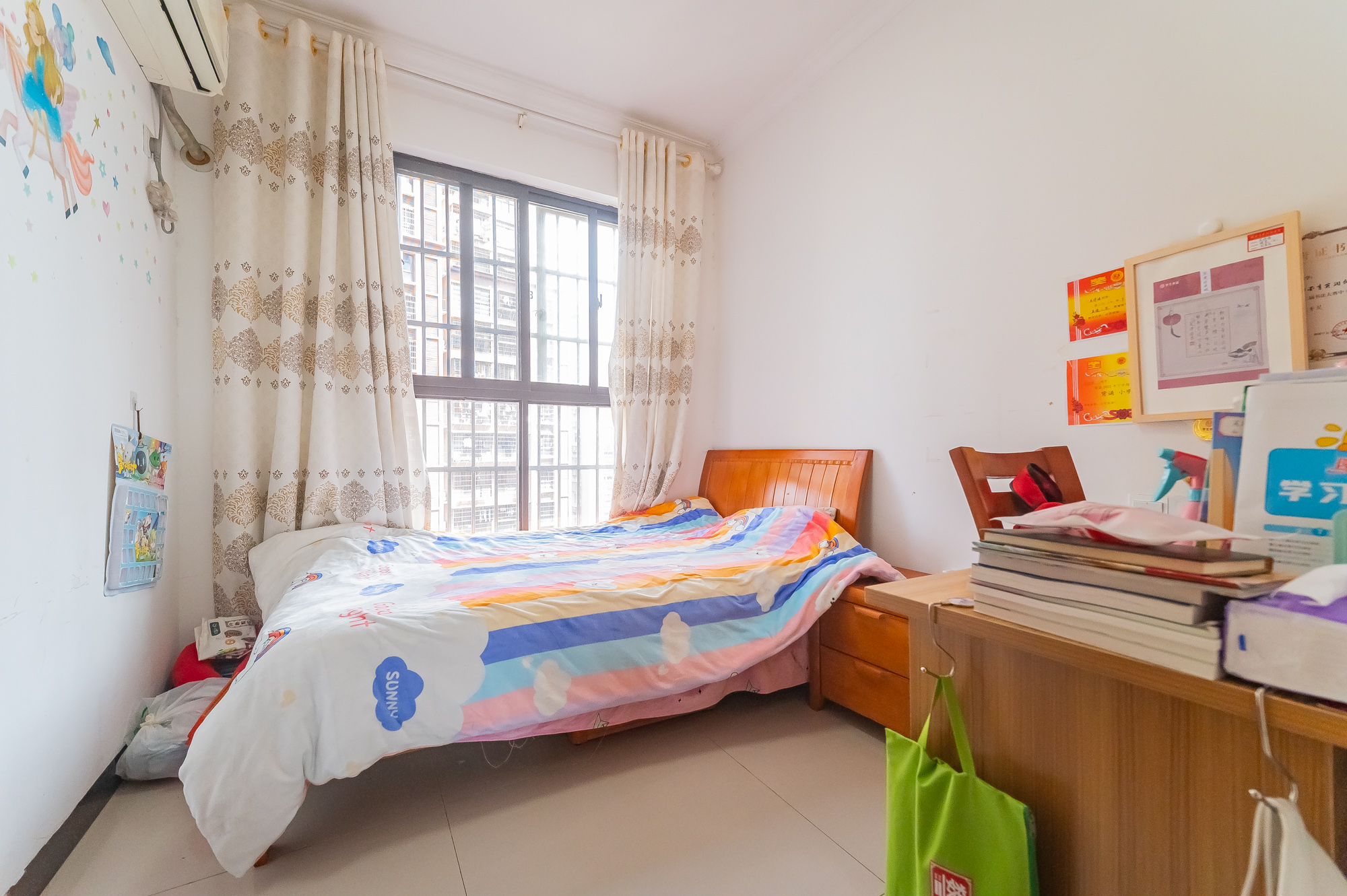 湖湾世景 4室2厅2卫 99.6万 湖湾世景 4室2厅2卫 99.6万卧室