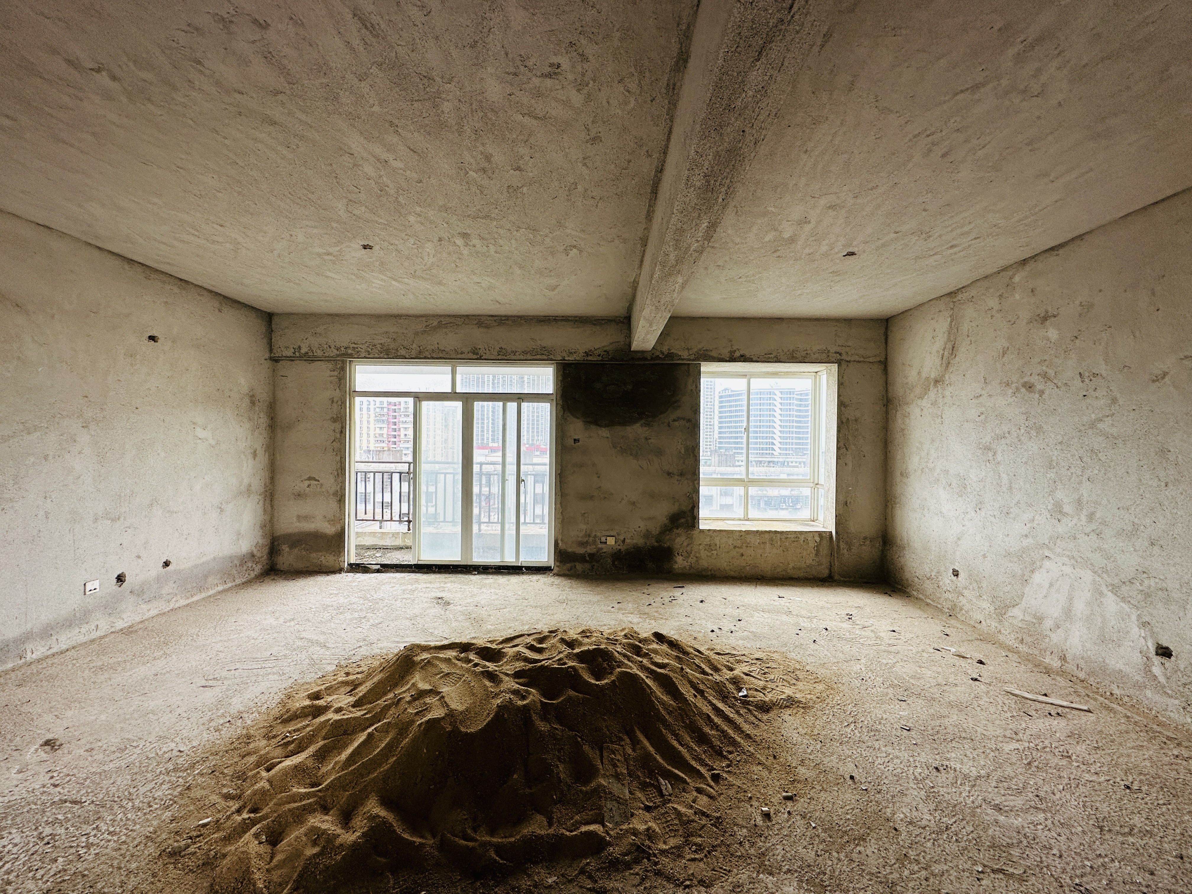 蓝水湾一期  4室2厅4卫    289.0万 蓝水湾一期  4室2厅4卫    289.0万客厅