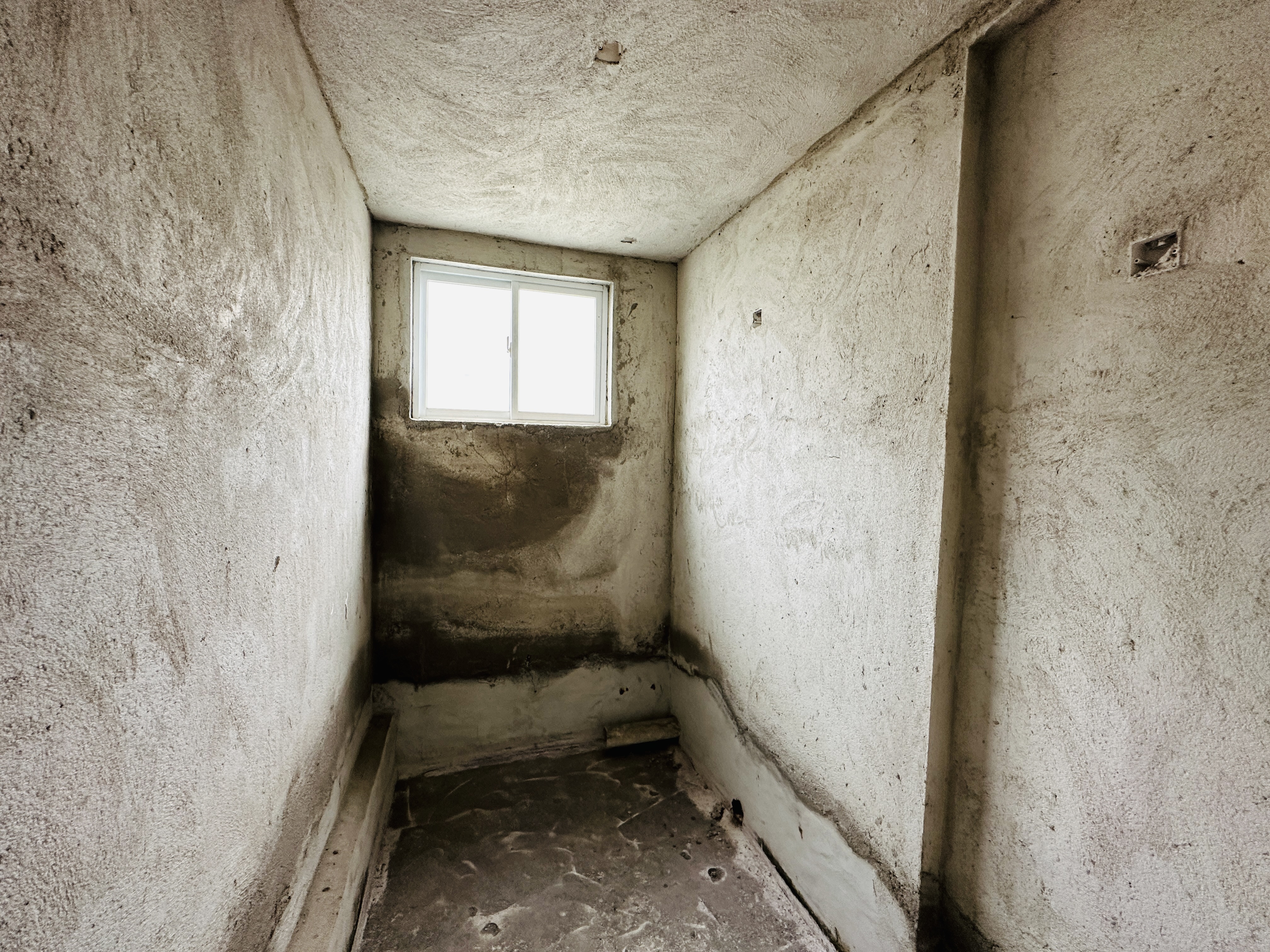 蓝水湾一期  4室2厅4卫    289.0万 蓝水湾一期  4室2厅4卫    289.0万卫生间