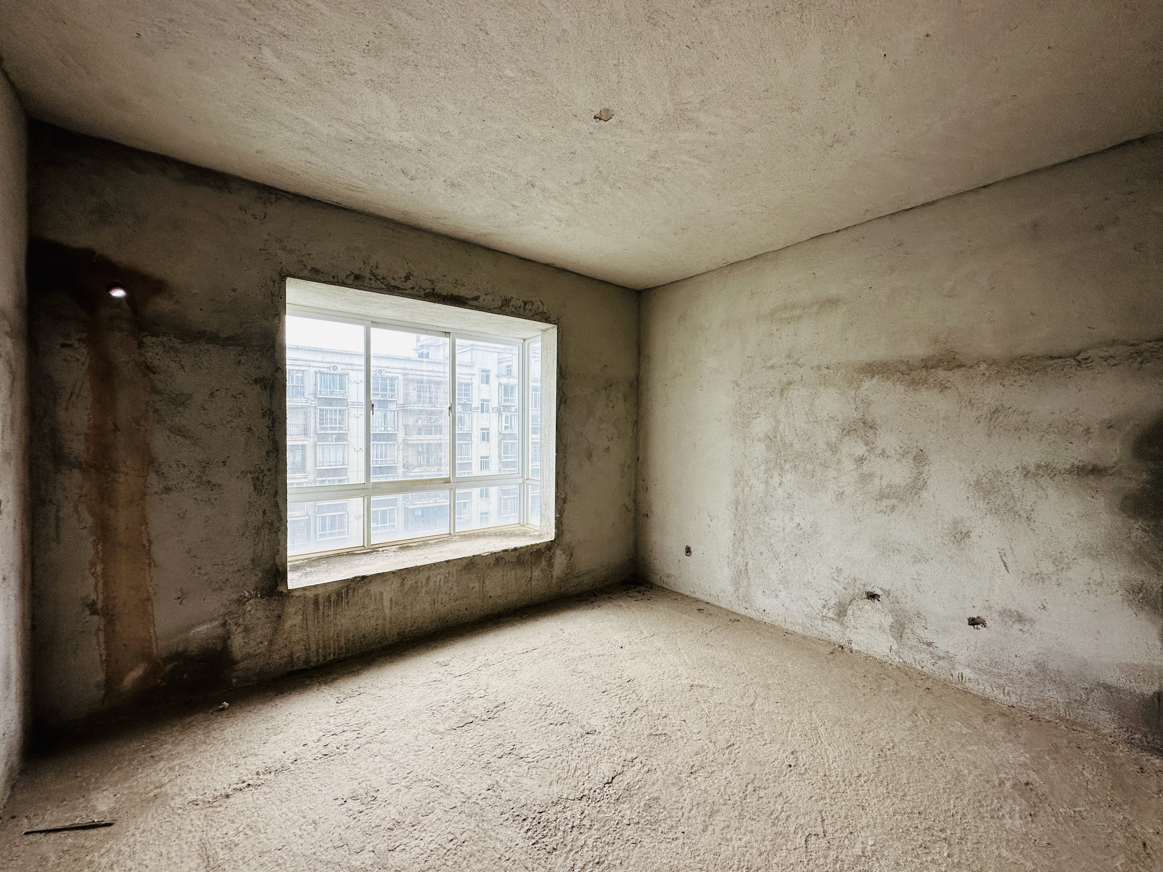 蓝水湾一期  4室2厅4卫    289.0万 蓝水湾一期  4室2厅4卫    289.0万卧室