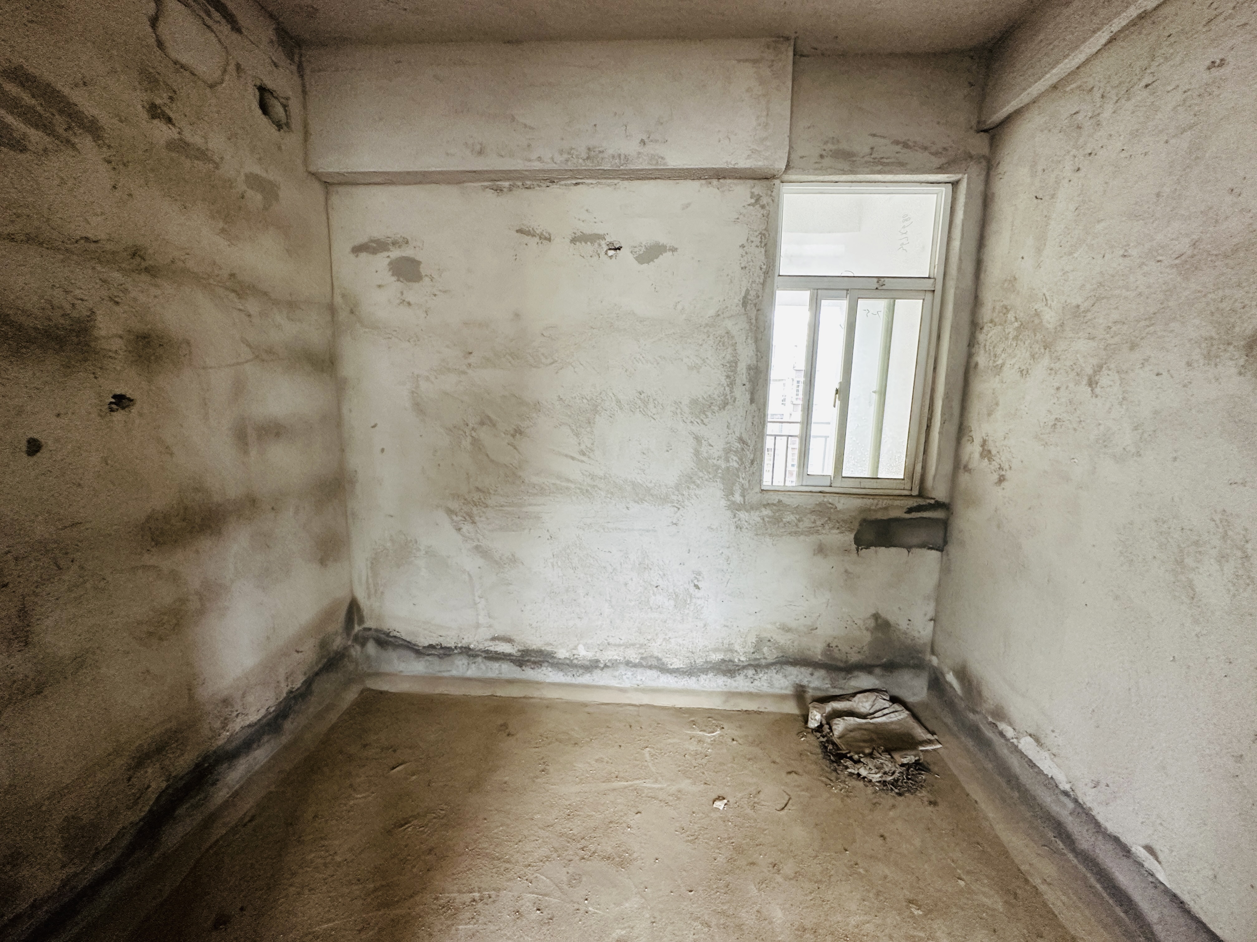 蓝水湾一期  4室2厅4卫    289.0万 蓝水湾一期  4室2厅4卫    289.0万厨房