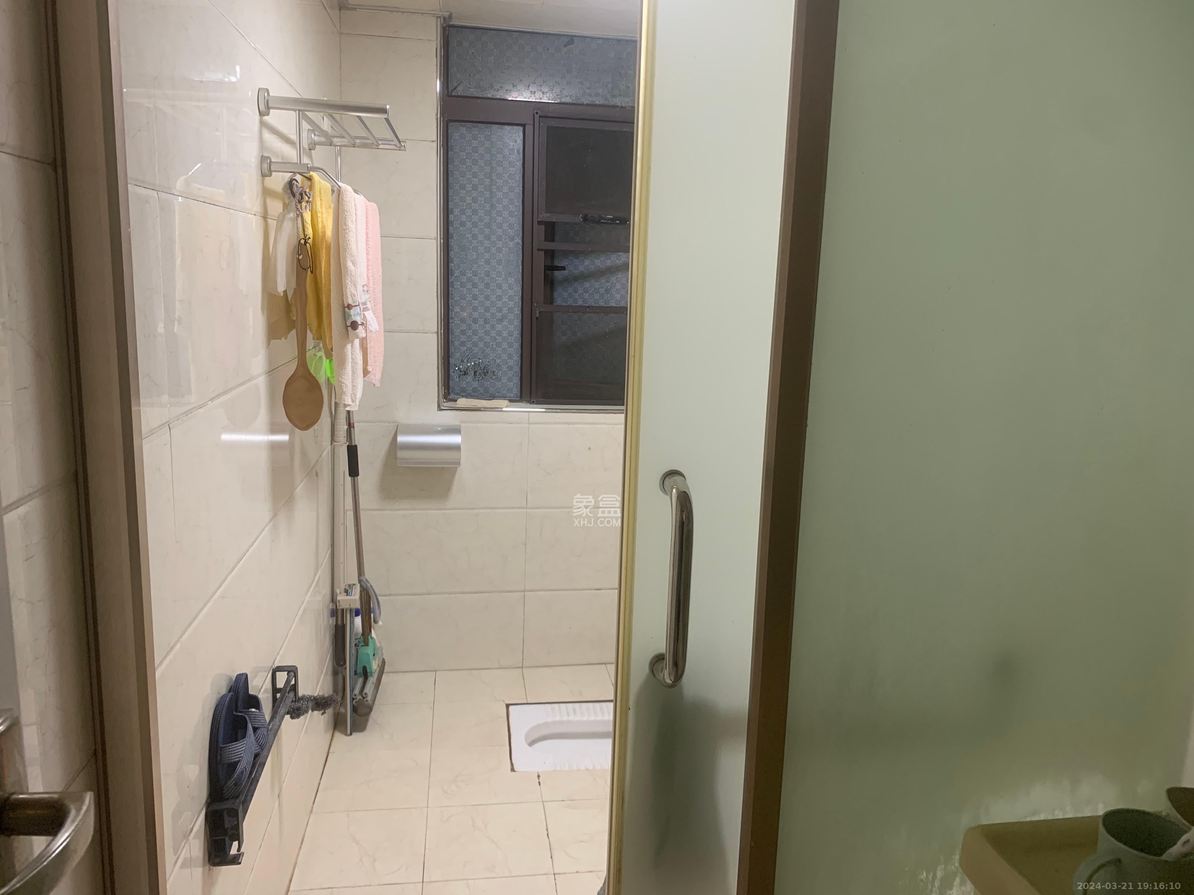 水岸世景  3室2厅2卫   2700.00元/月室内图