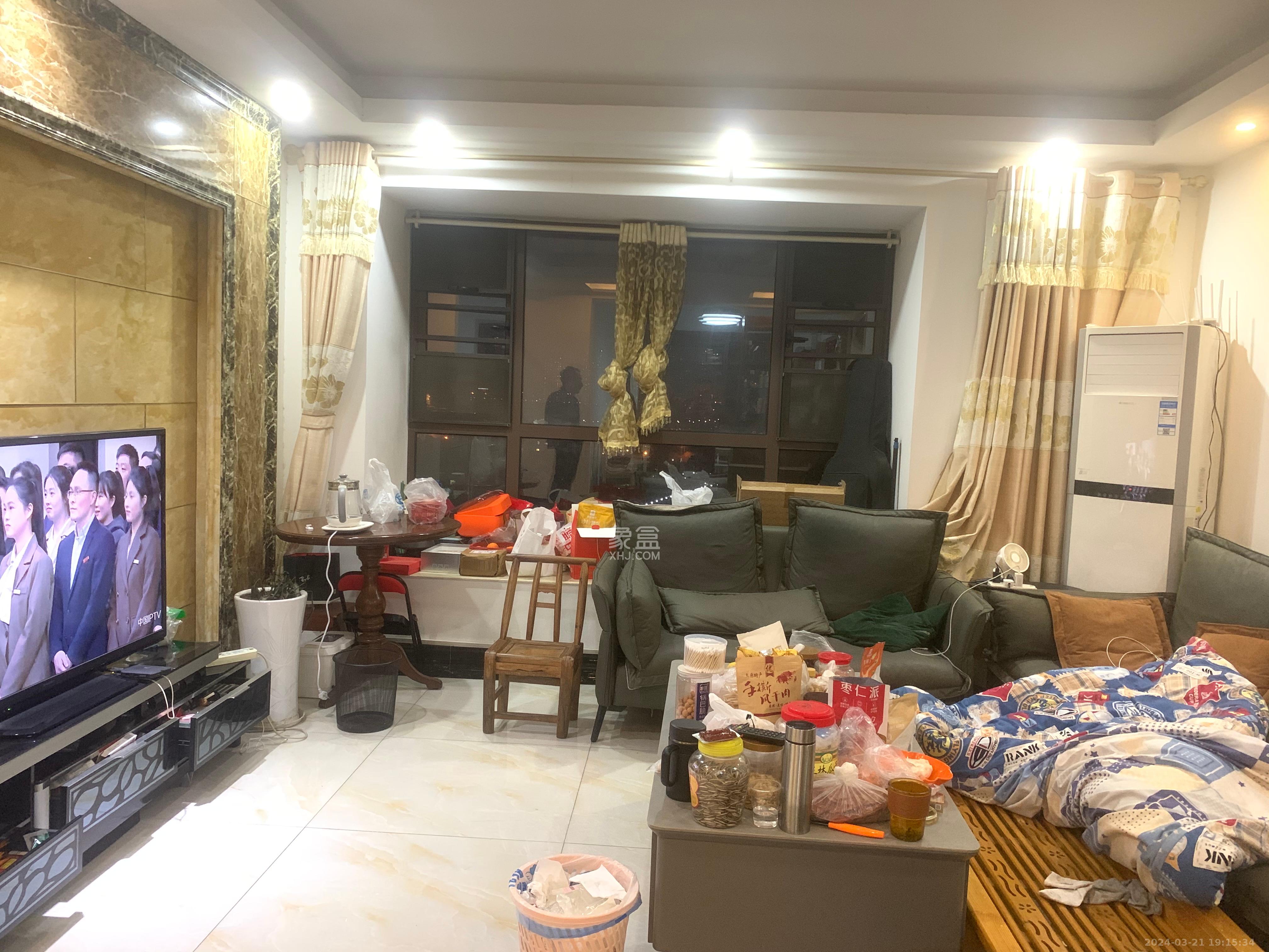 水岸世景  3室2厅2卫   2700.00元/月室内图1