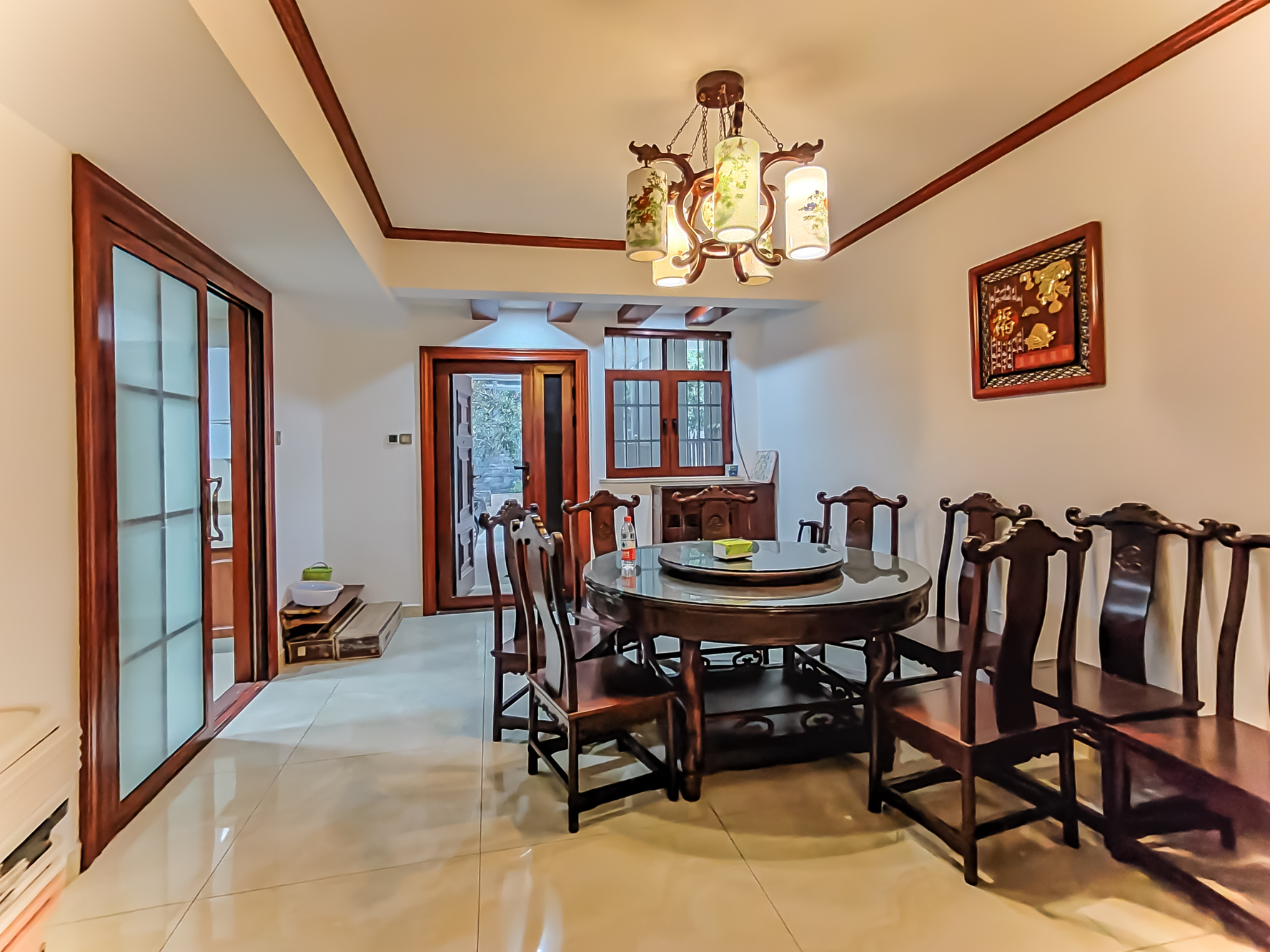 山水湾  5室3厅2卫    498.0万 山水湾  5室3厅2卫    498.0万客厅