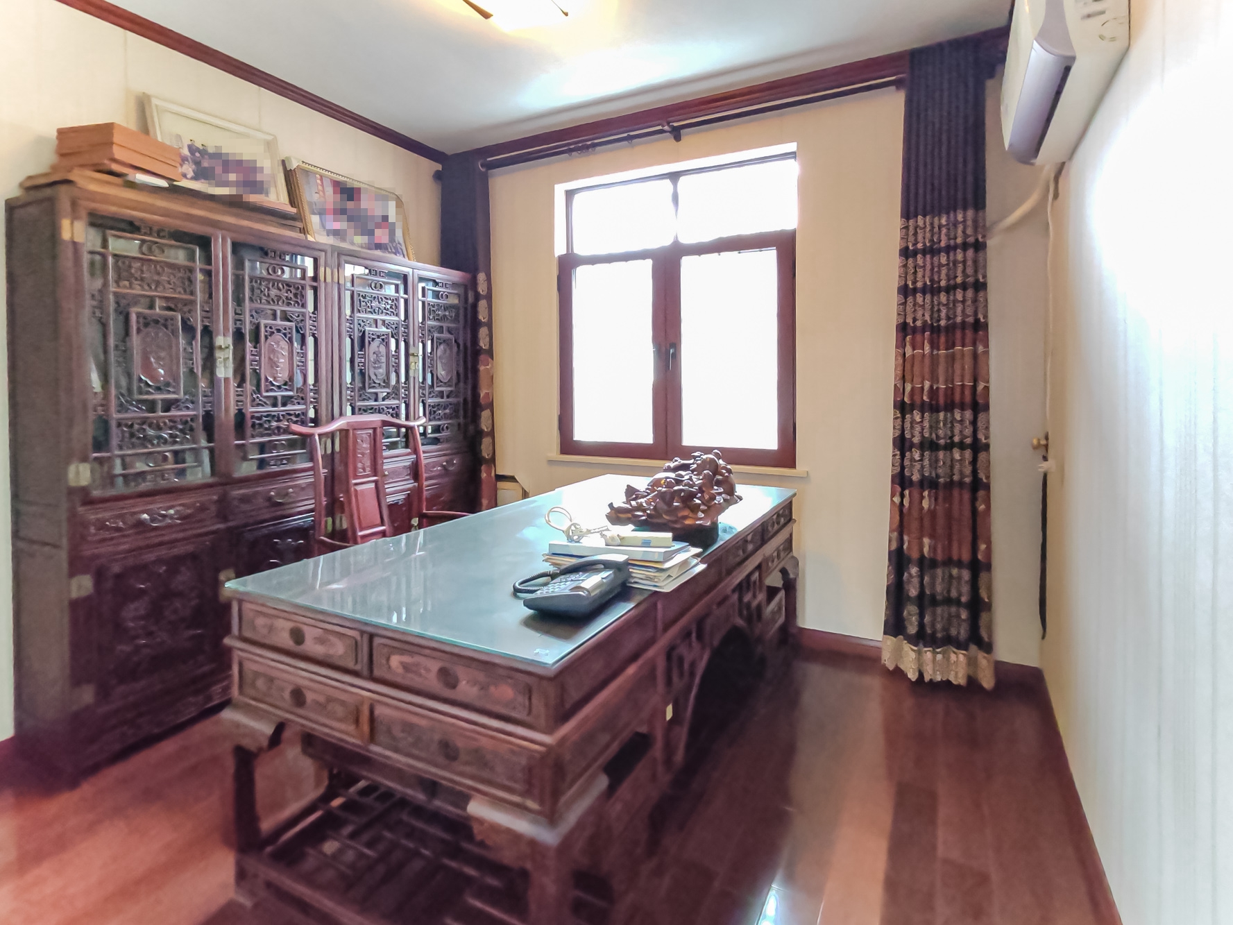 山水湾  5室3厅2卫    498.0万 山水湾  5室3厅2卫    498.0万卧室