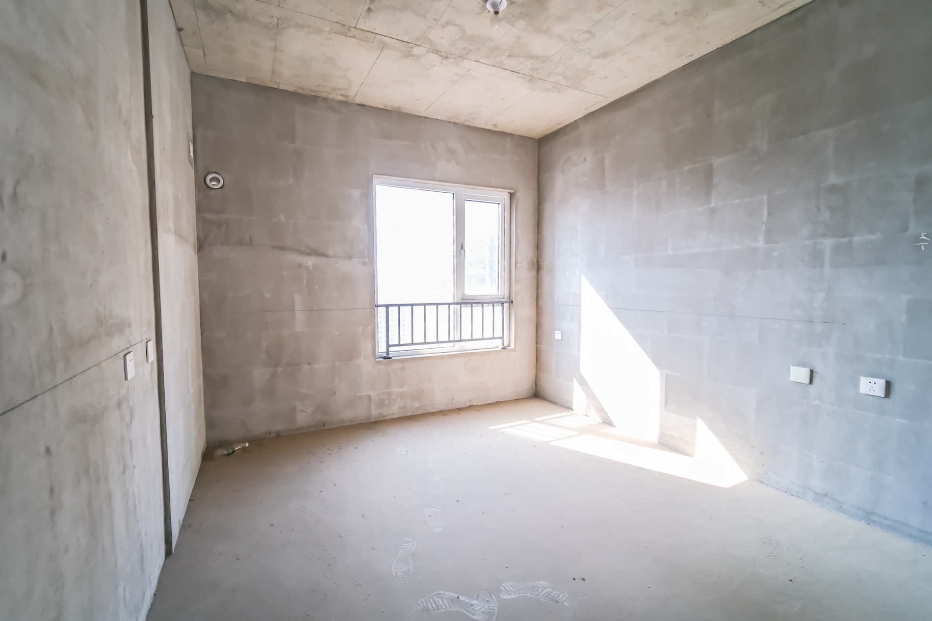 荣盛花语城 3室2厅1卫 60.8万 荣盛花语城 3室2厅1卫 60.8万卧室