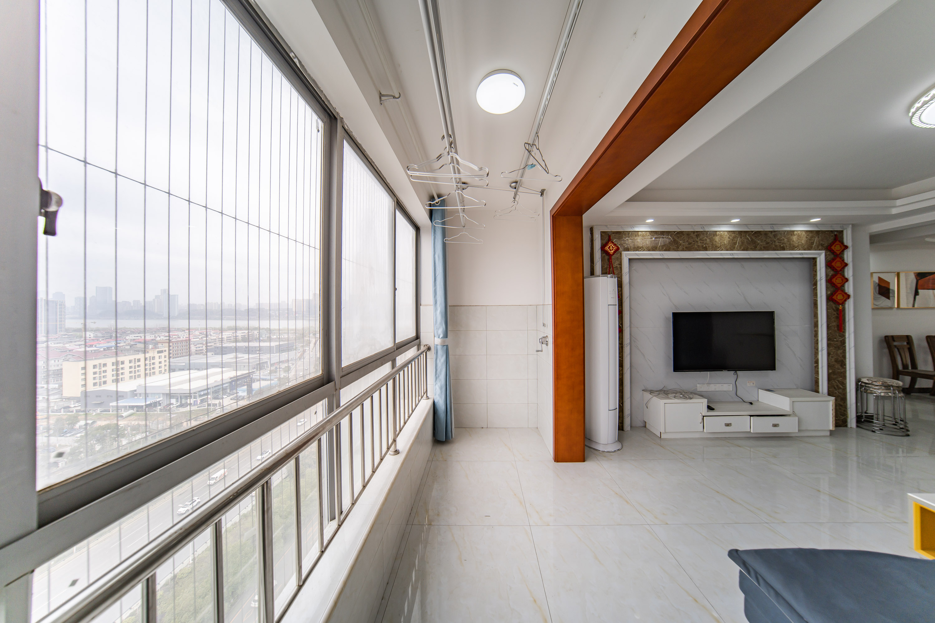 荣升家园(湘江熙岸) 3室2厅1卫 98.0万 荣升家园(湘江熙岸) 3室2厅1卫 98.0万阳台