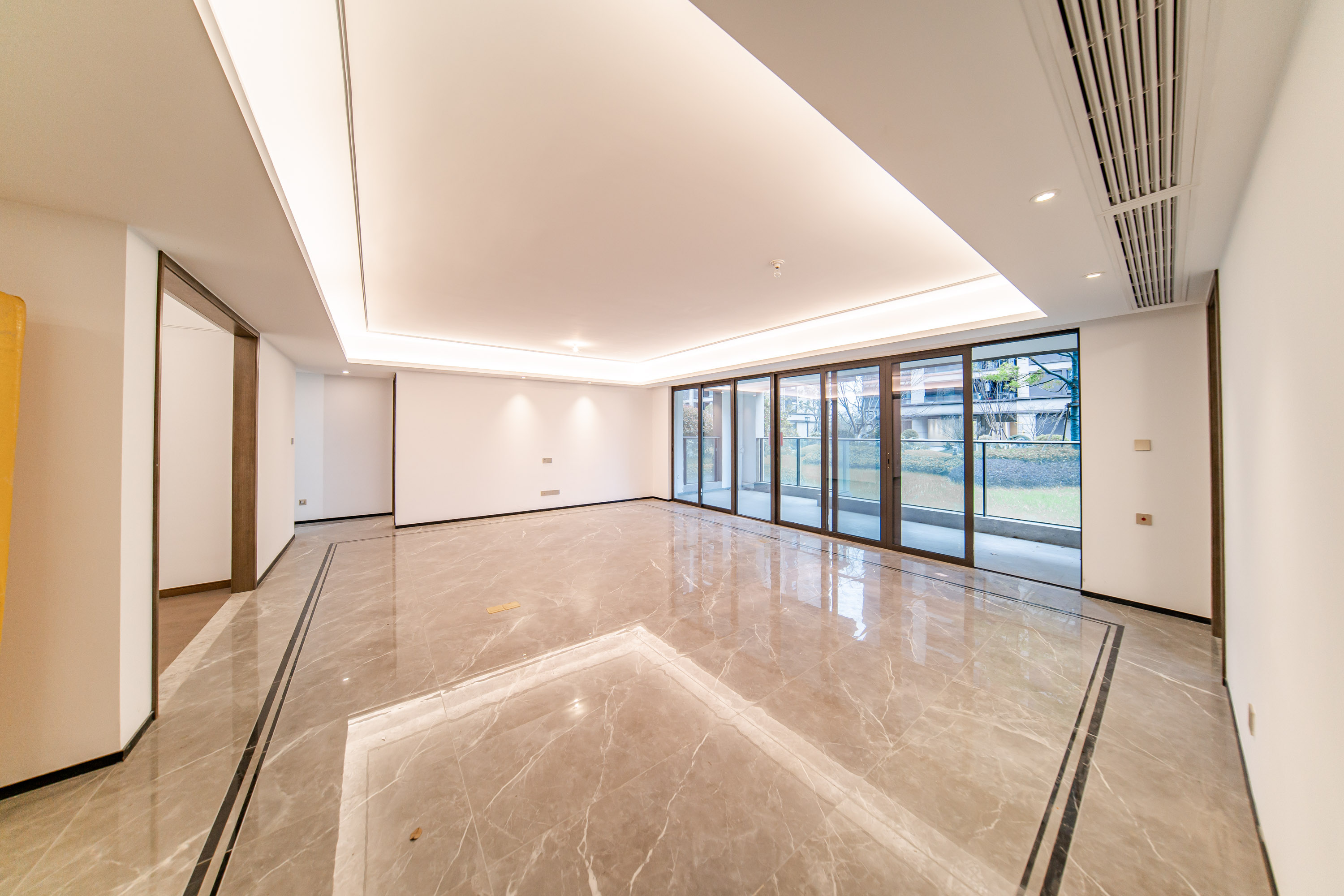 建发电建江山悦  4室2厅3卫   279.80万客厅