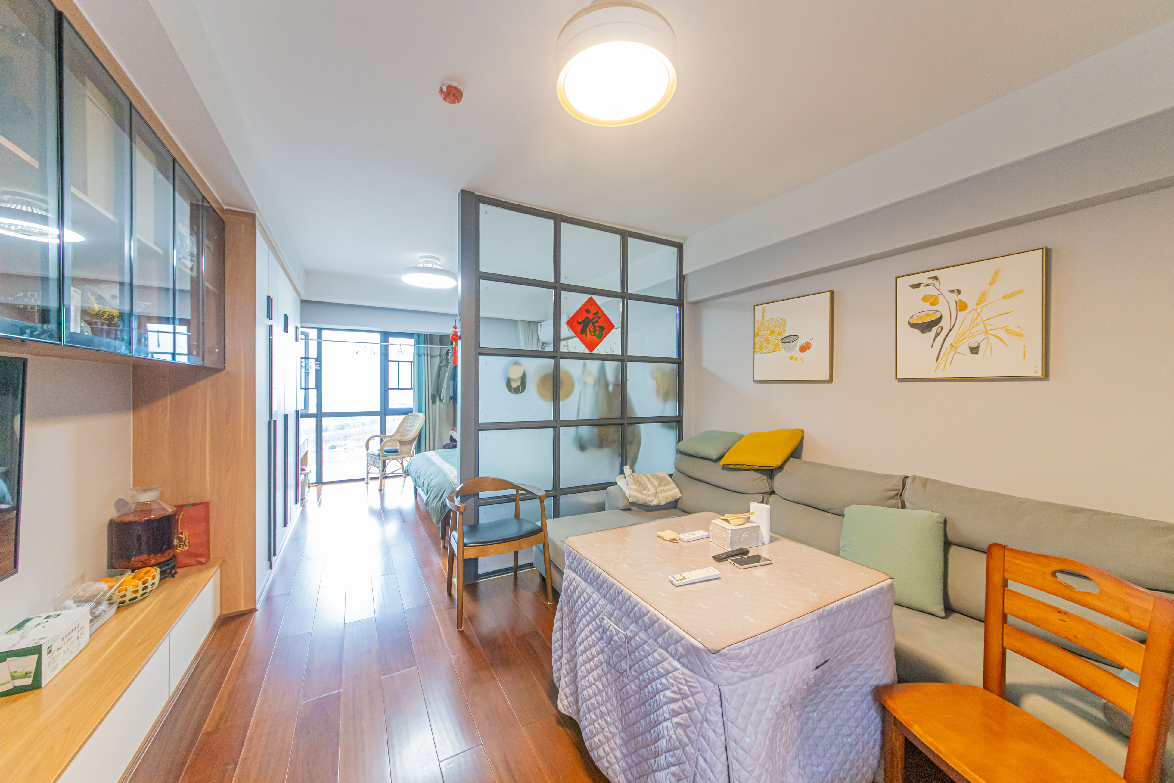 九峰远见 1室1厅1卫 55.0万 九峰远见 1室1厅1卫 55.0万客厅