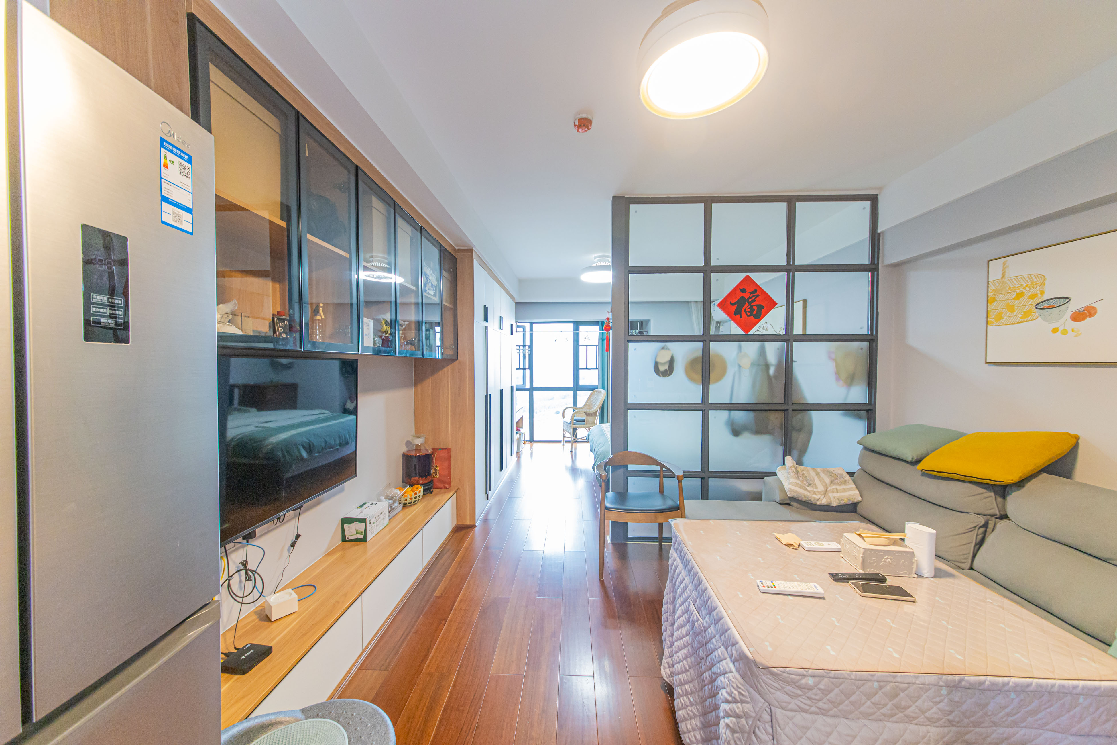 九峰远见 1室1厅1卫 55.0万 九峰远见 1室1厅1卫 55.0万客厅