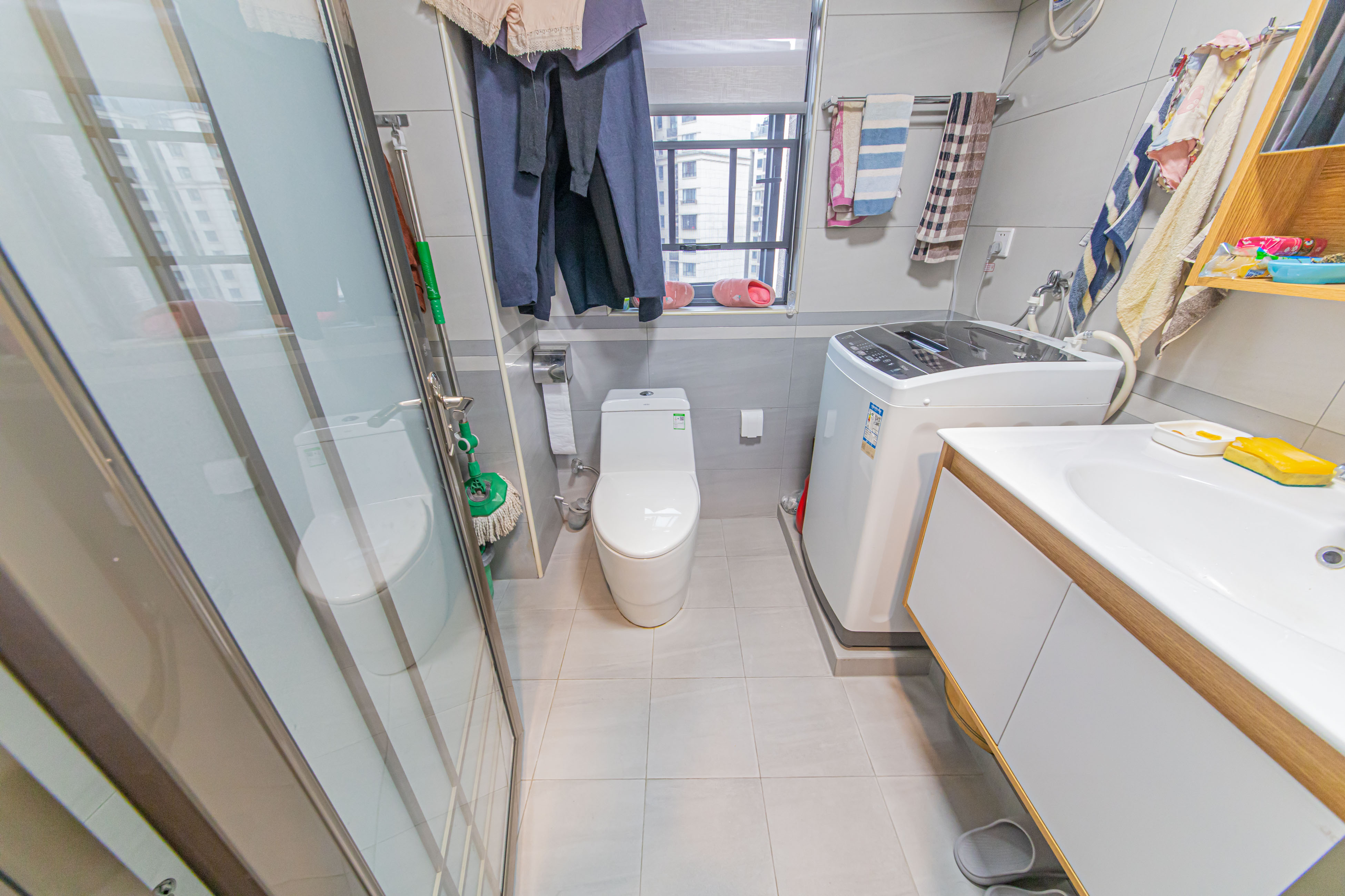 九峰远见 1室1厅1卫 55.0万 九峰远见 1室1厅1卫 55.0万卫生间