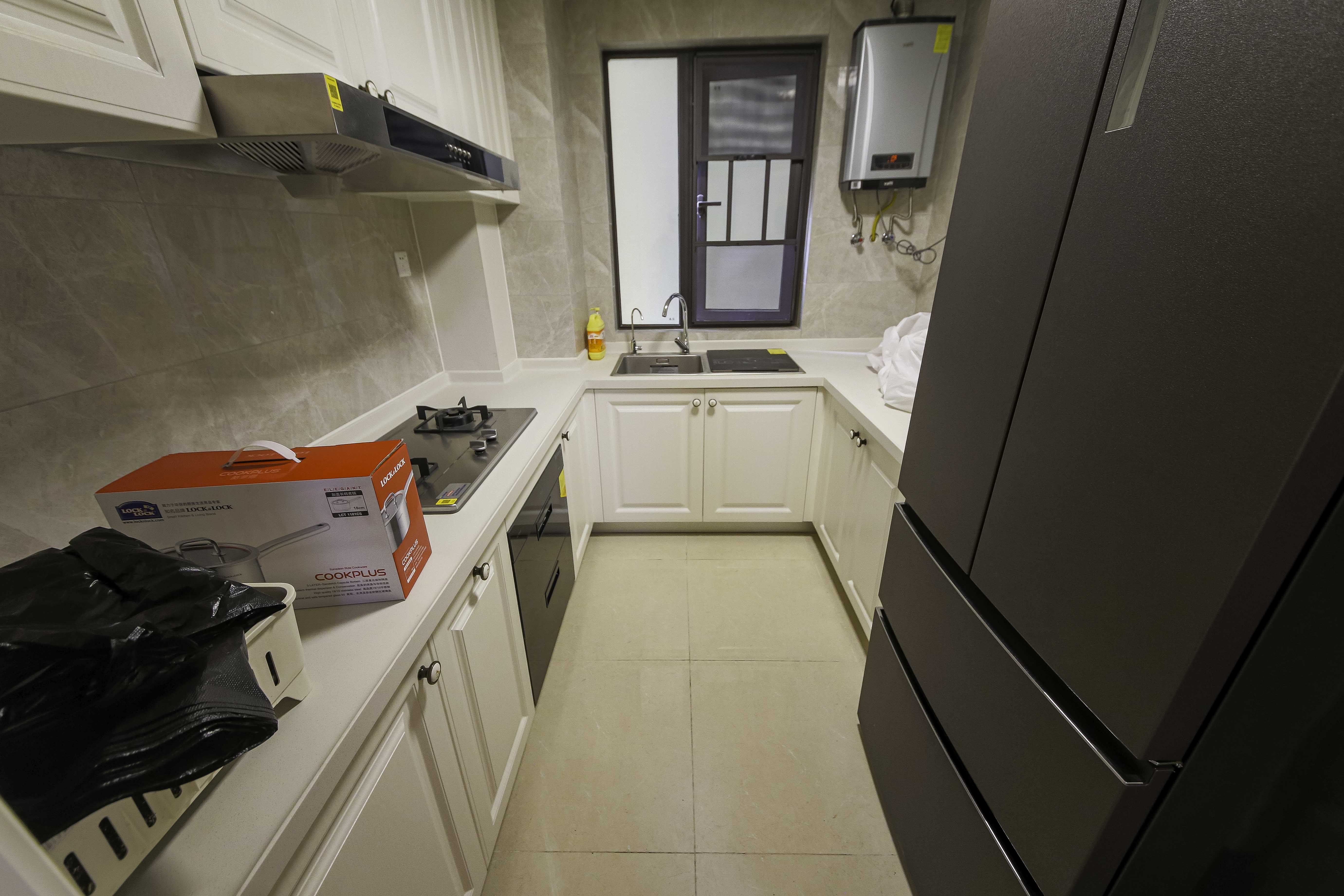 中海珑悦府  4室2厅2卫    130.0万 中海珑悦府  4室2厅2卫    130.0万厨房