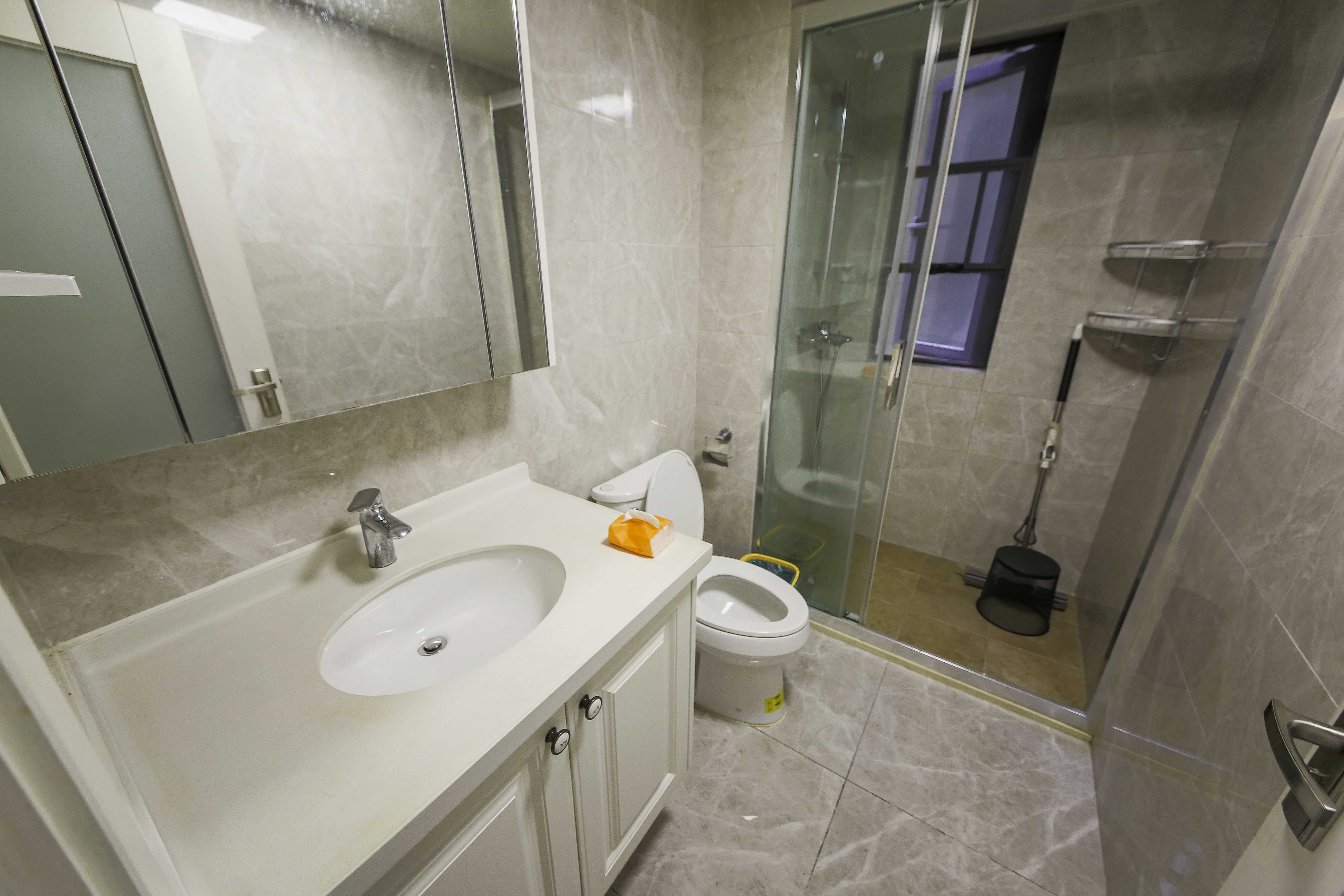 中海珑悦府  4室2厅2卫    130.0万 中海珑悦府  4室2厅2卫    130.0万卫生间