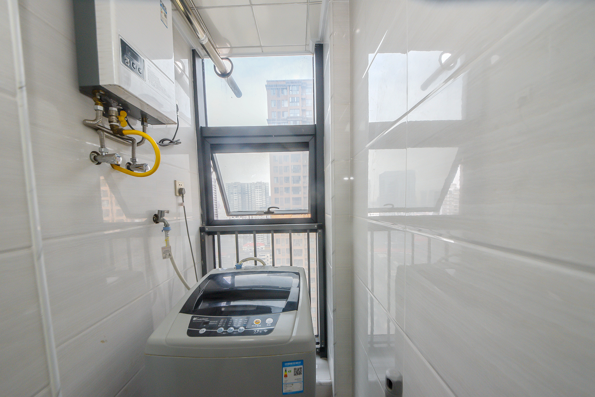 第六都(陆都小区) 1室1厅1卫 34.8万 第六都(陆都小区) 1室1厅1卫 34.8万阳台