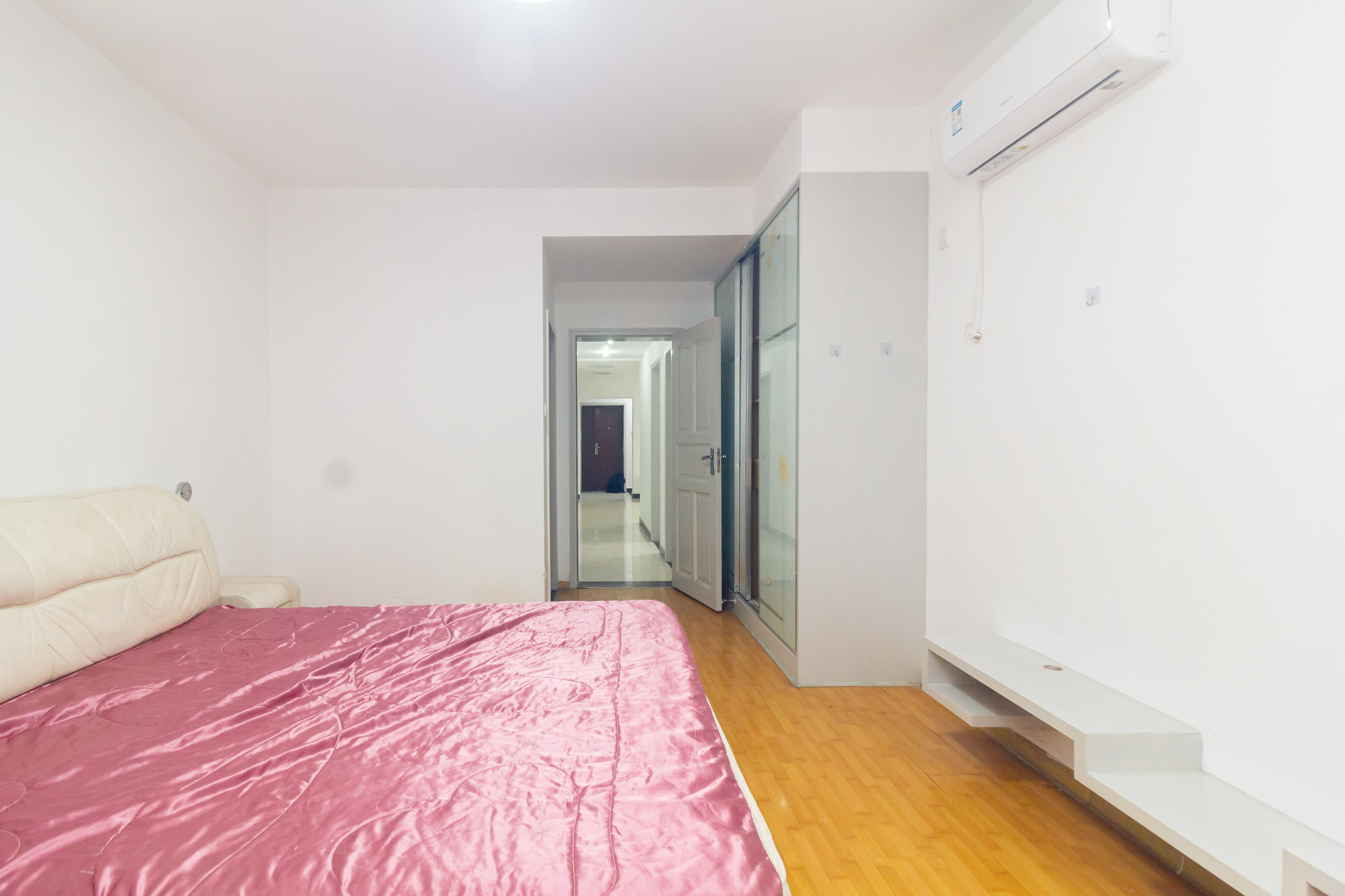 华天LOHO小镇 4室2厅2卫 60.8万 华天LOHO小镇 4室2厅2卫 60.8万卧室