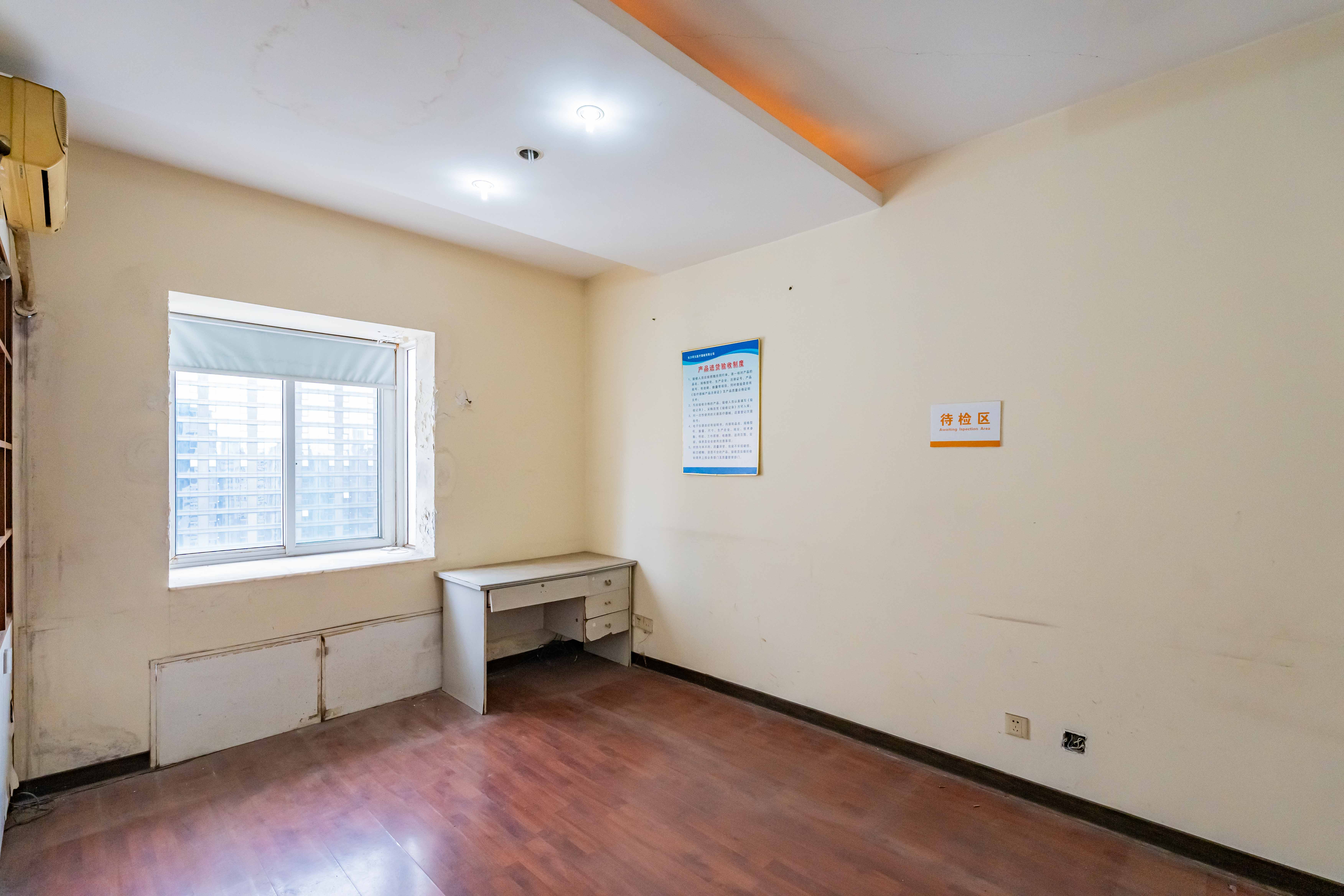 唐朝大厦  4室2厅2卫    90.0万卧室