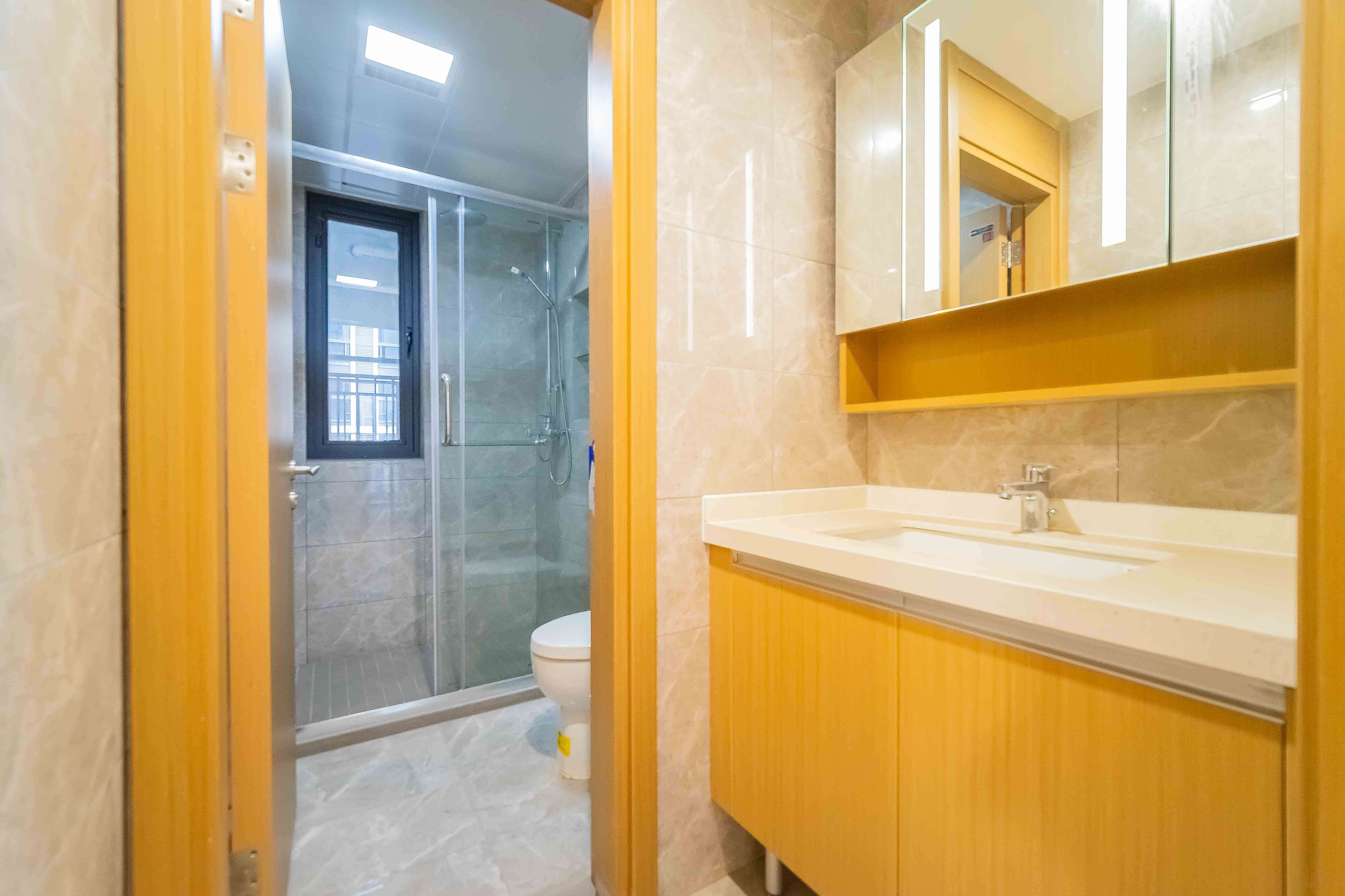 旭辉雨花郡  3室2厅2卫    169.5万卫生间