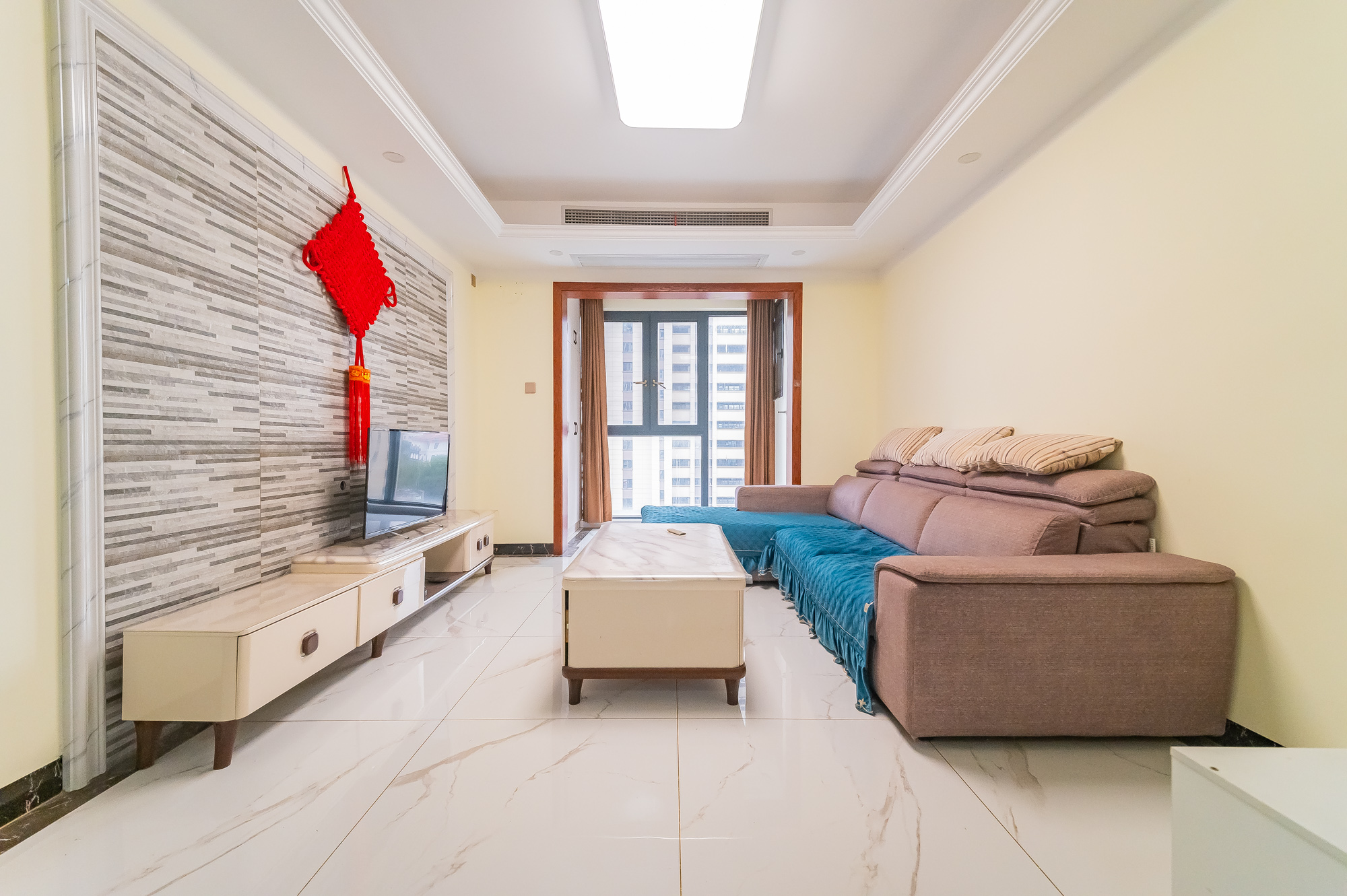 华润置地广场二期  3室2厅1卫    85.0万 华润置地广场二期  3室2厅1卫    85.0万客厅