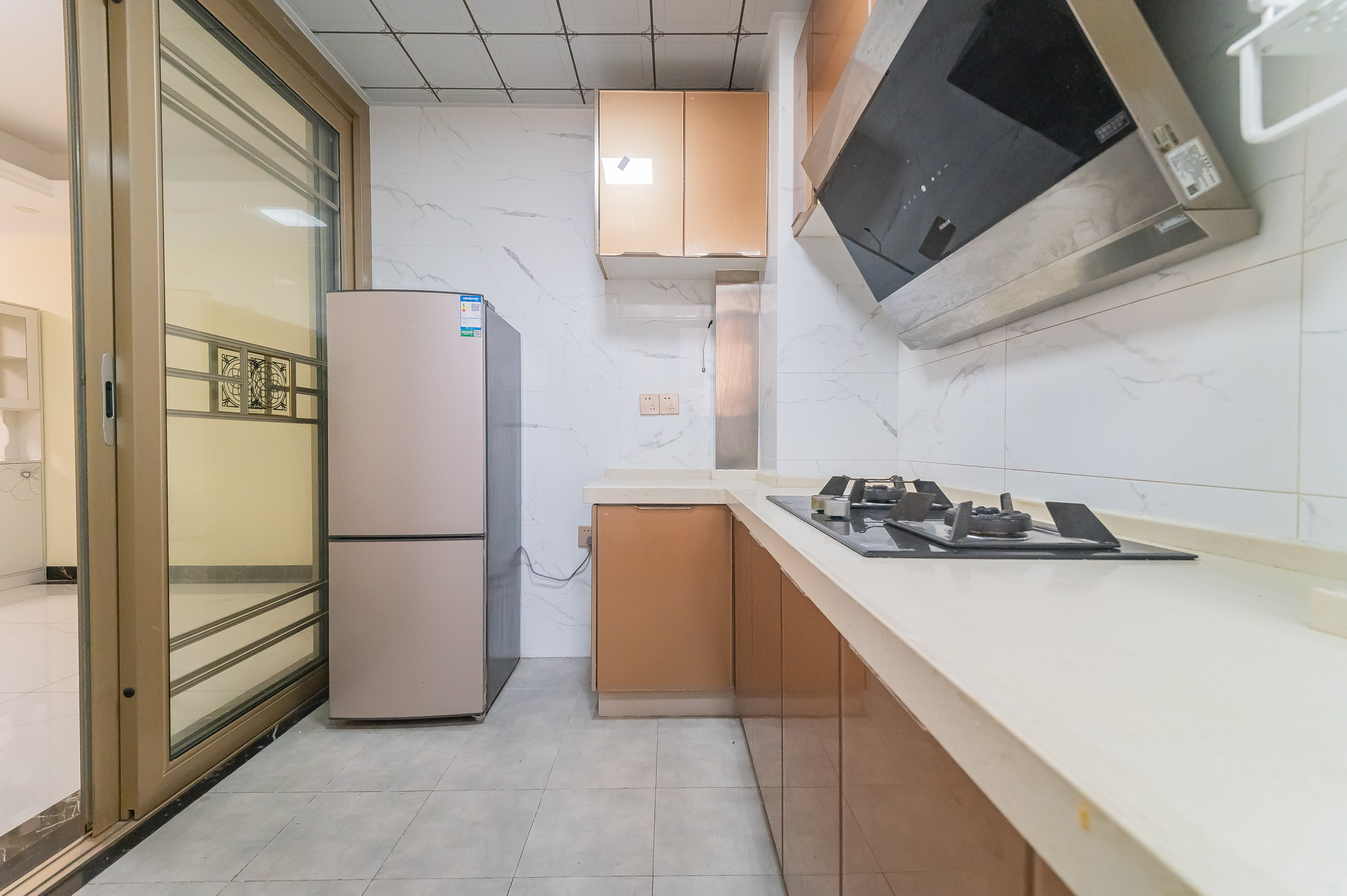 华润置地广场二期  3室2厅1卫    85.0万 华润置地广场二期  3室2厅1卫    85.0万厨房