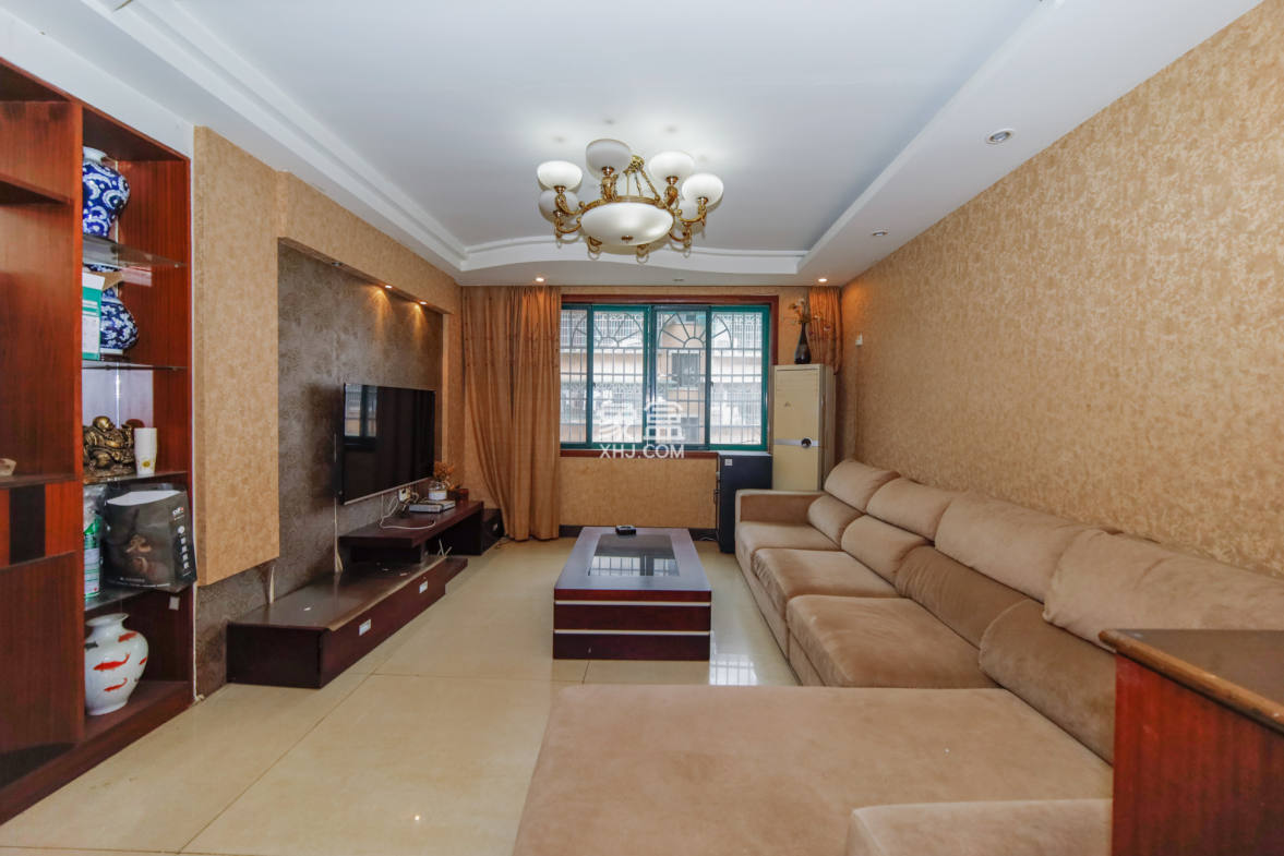 三湘小区  3室2厅1卫    62.0万 三湘小区  3室2厅1卫    62.0万客厅