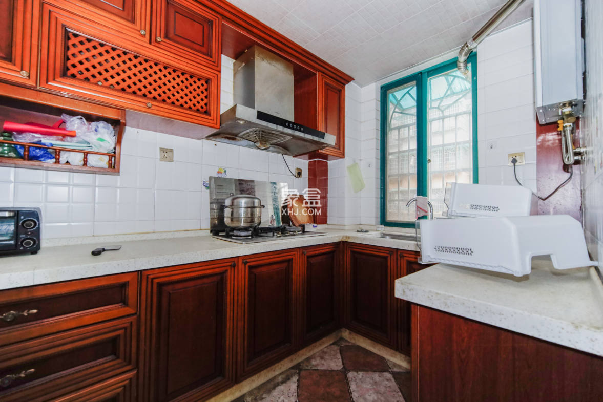 三湘小区  3室2厅1卫    62.0万 三湘小区  3室2厅1卫    62.0万厨房