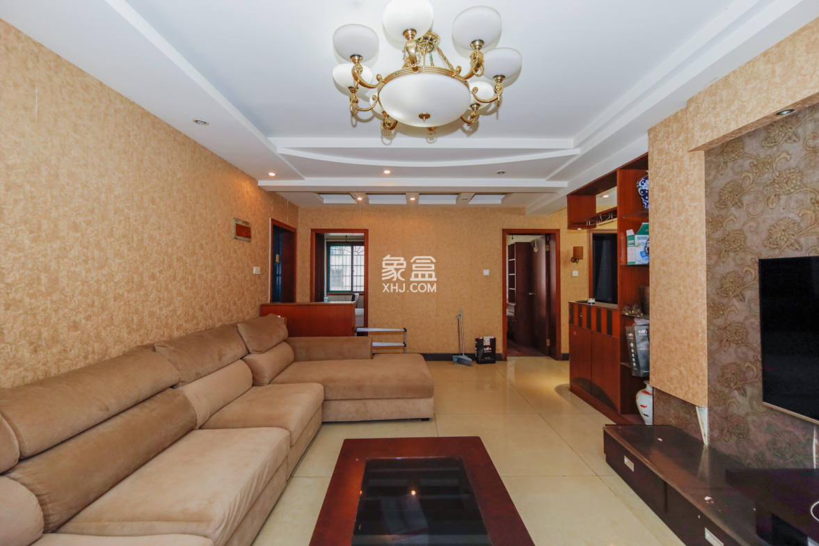 三湘小区  3室2厅1卫    62.0万 三湘小区  3室2厅1卫    62.0万客厅