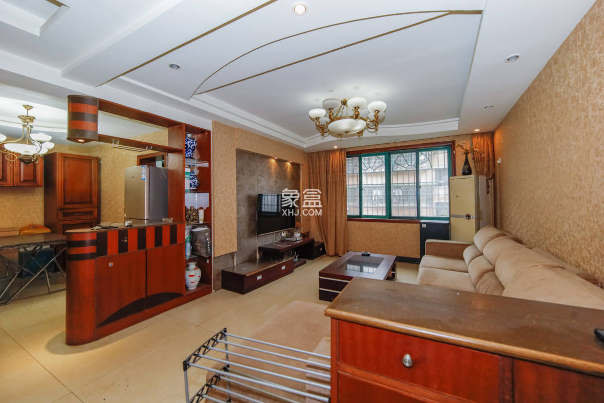 三湘小区  3室2厅1卫    62.0万 三湘小区  3室2厅1卫    62.0万客厅