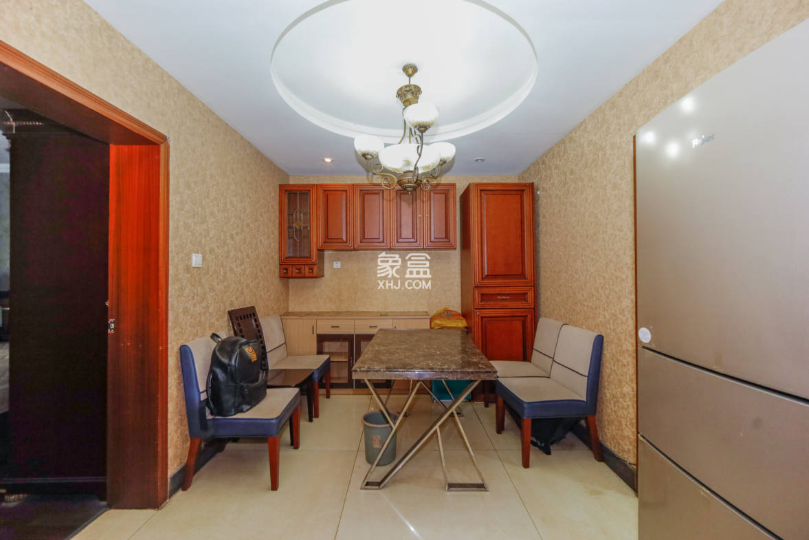 三湘小区  3室2厅1卫    62.0万 三湘小区  3室2厅1卫    62.0万客厅