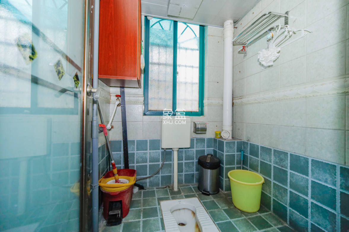 三湘小区  3室2厅1卫    62.0万 三湘小区  3室2厅1卫    62.0万卫生间