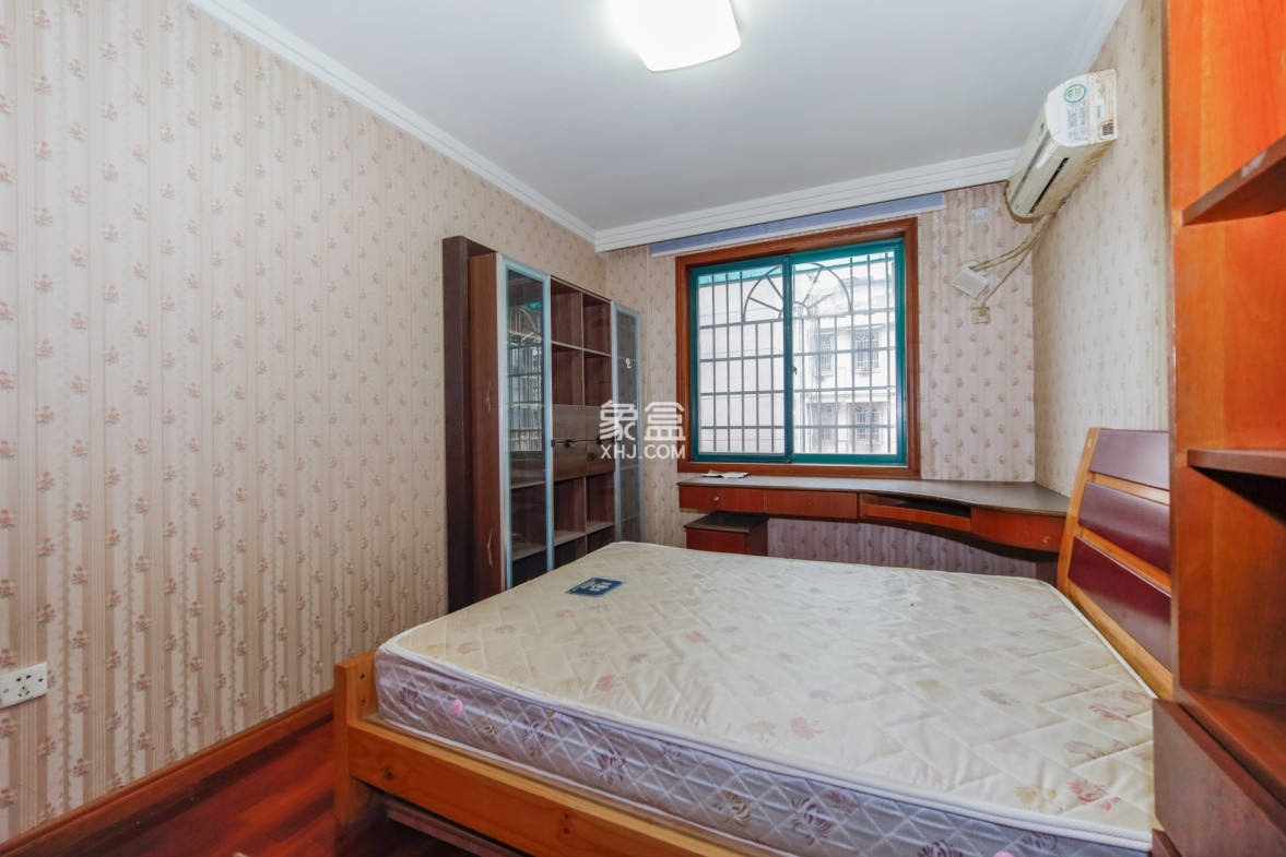 三湘小区  3室2厅1卫    62.0万 三湘小区  3室2厅1卫    62.0万卧室