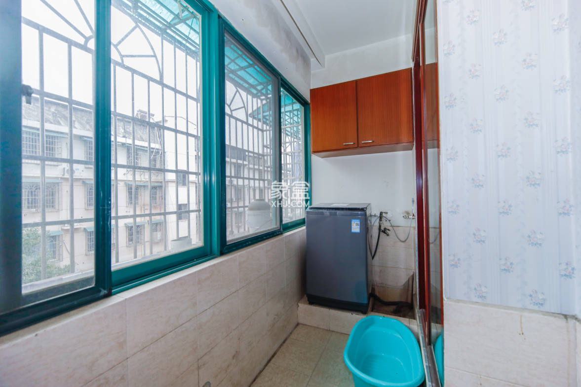 三湘小区  3室2厅1卫    62.0万 三湘小区  3室2厅1卫    62.0万阳台