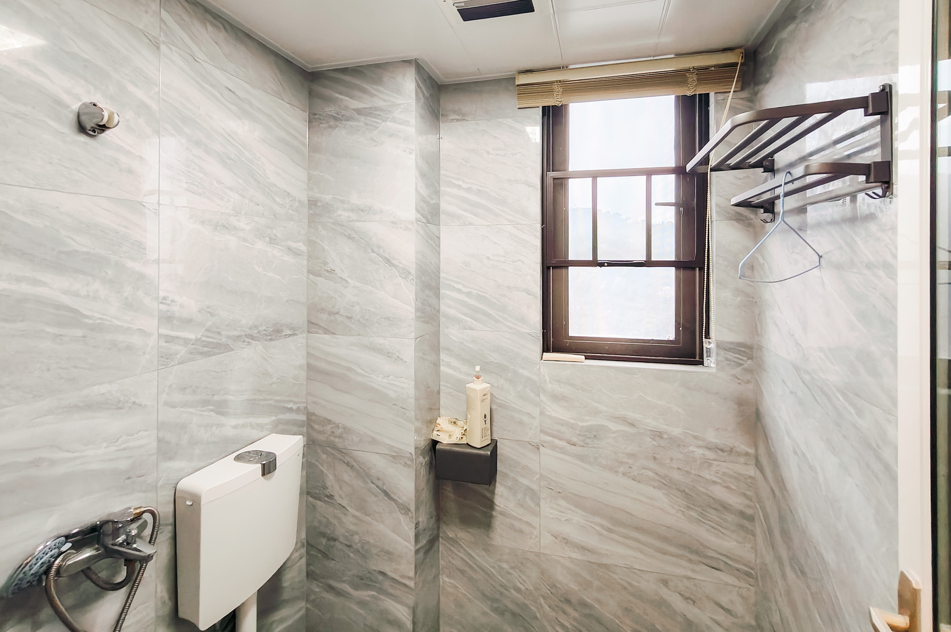 梅溪正荣府  4室2厅2卫    150.0万 梅溪正荣府  4室2厅2卫    150.0万卫生间