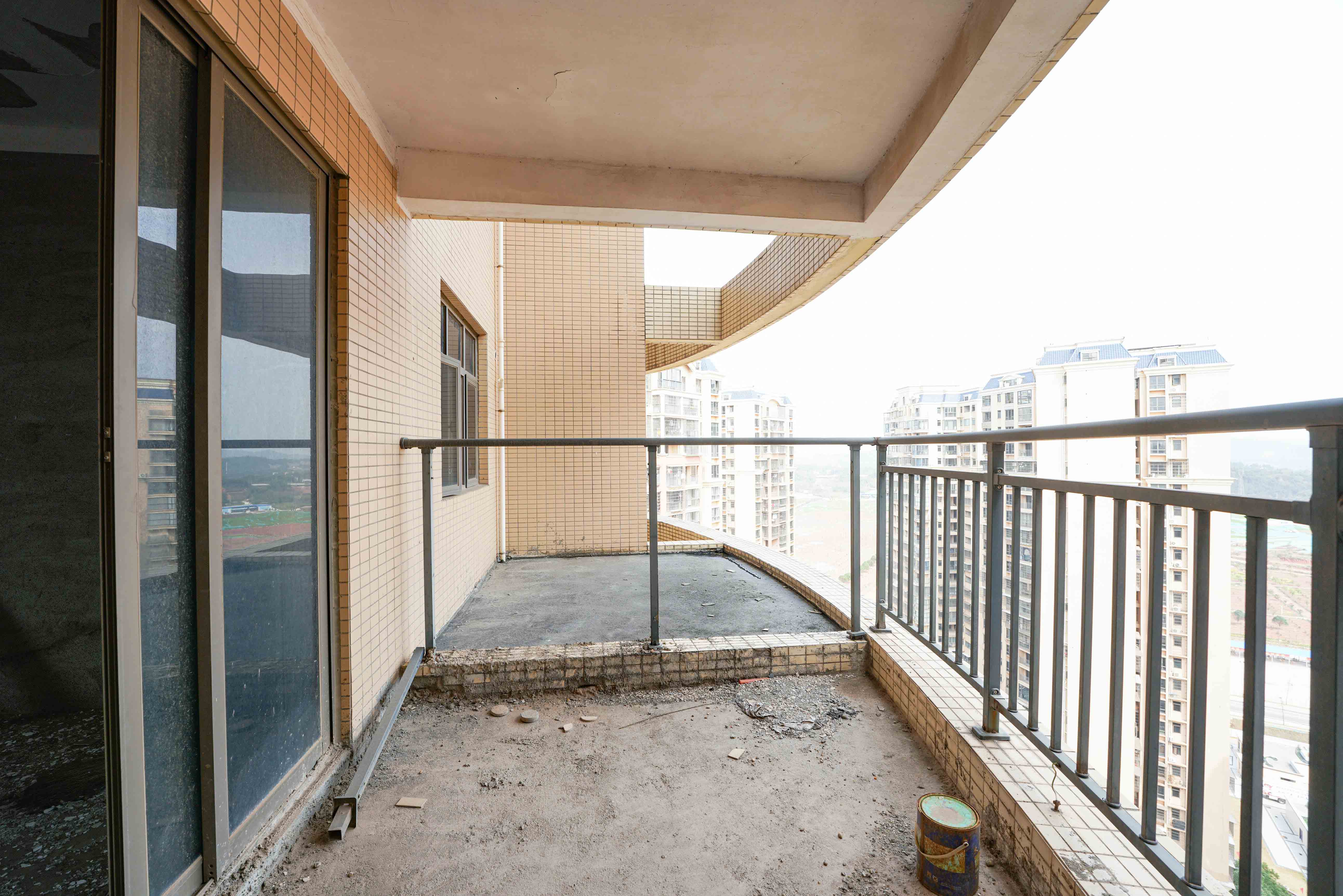 幸福庄园 4室2厅2卫 83.0万 幸福庄园 4室2厅2卫 83.0万阳台