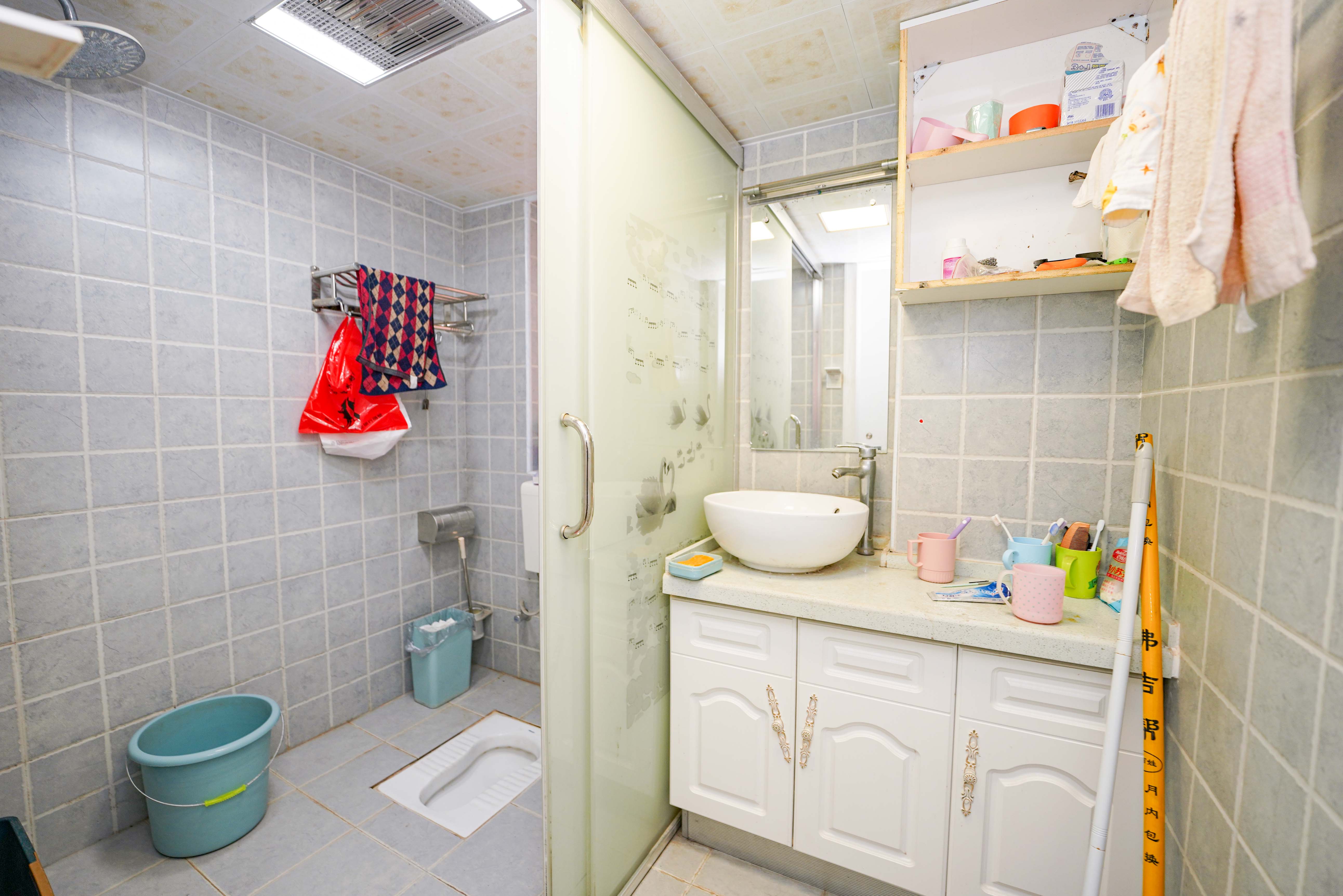 丽发新城  3室2厅2卫   89.00万卫生间