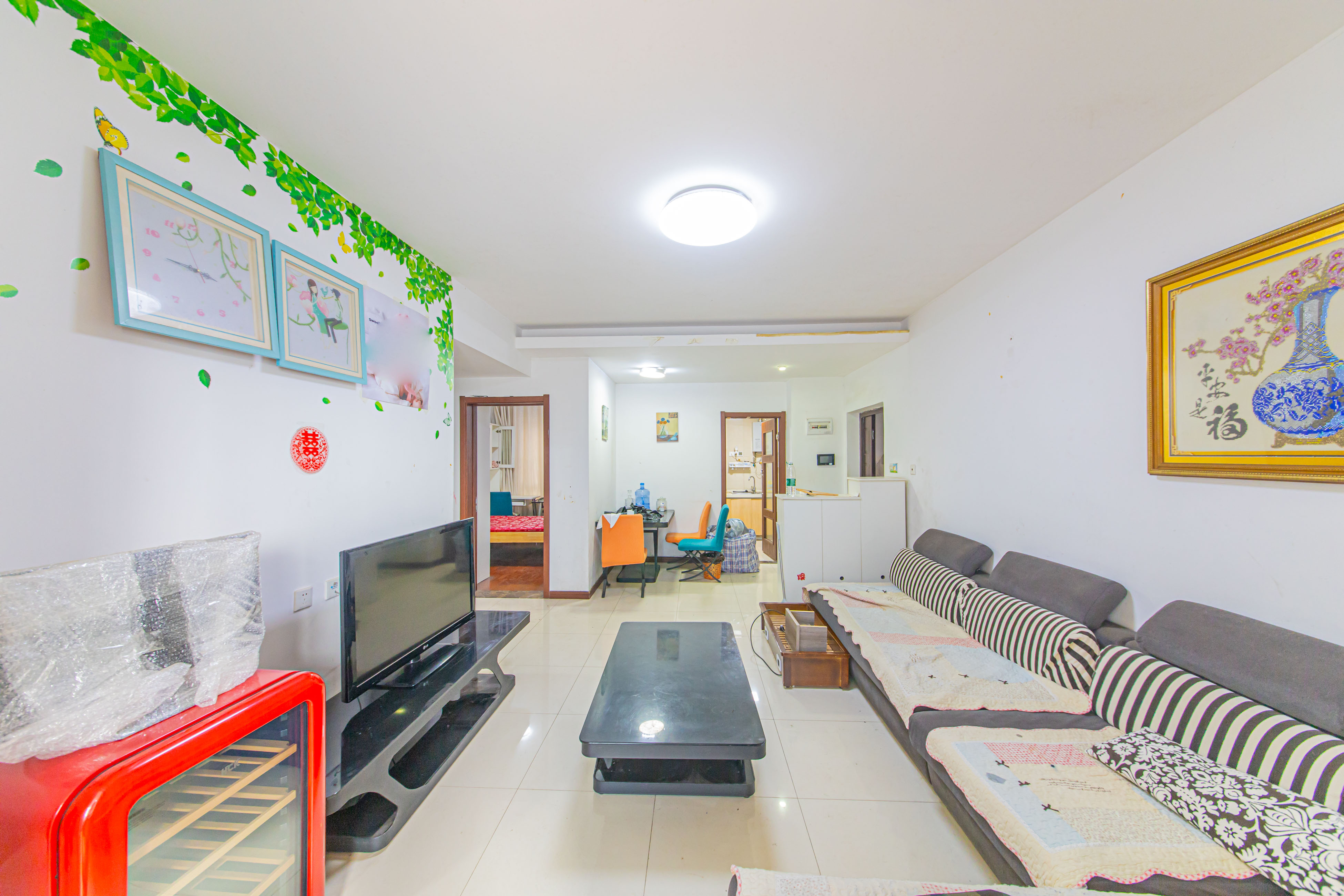 绿地公馆(绿地名邸) 2室1厅1卫 99.8万 绿地公馆(绿地名邸) 2室1厅1卫 99.8万客厅