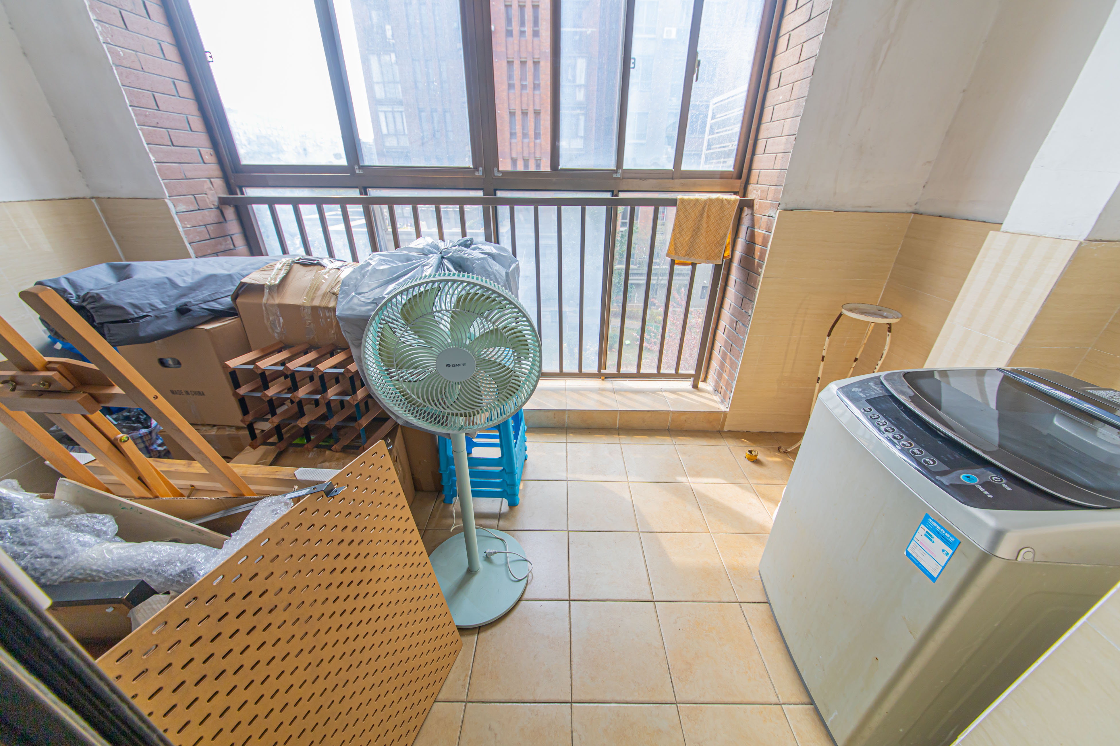 绿地公馆(绿地名邸) 2室1厅1卫 99.8万 绿地公馆(绿地名邸) 2室1厅1卫 99.8万阳台