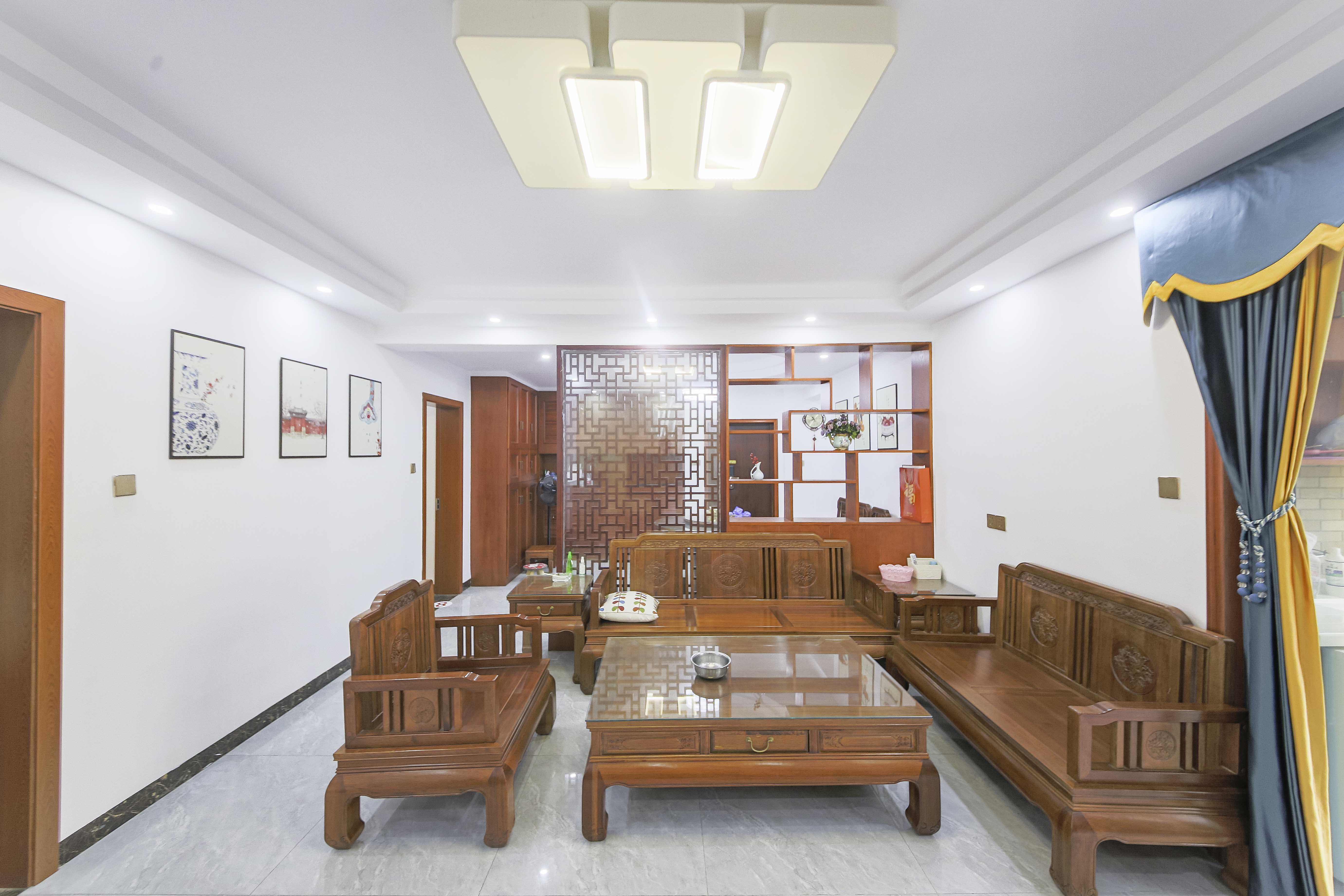 克拉美丽山庄(晟领国际) 4室2厅2卫 136.0万 克拉美丽山庄(晟领国际) 4室2厅2卫 136.0万客厅