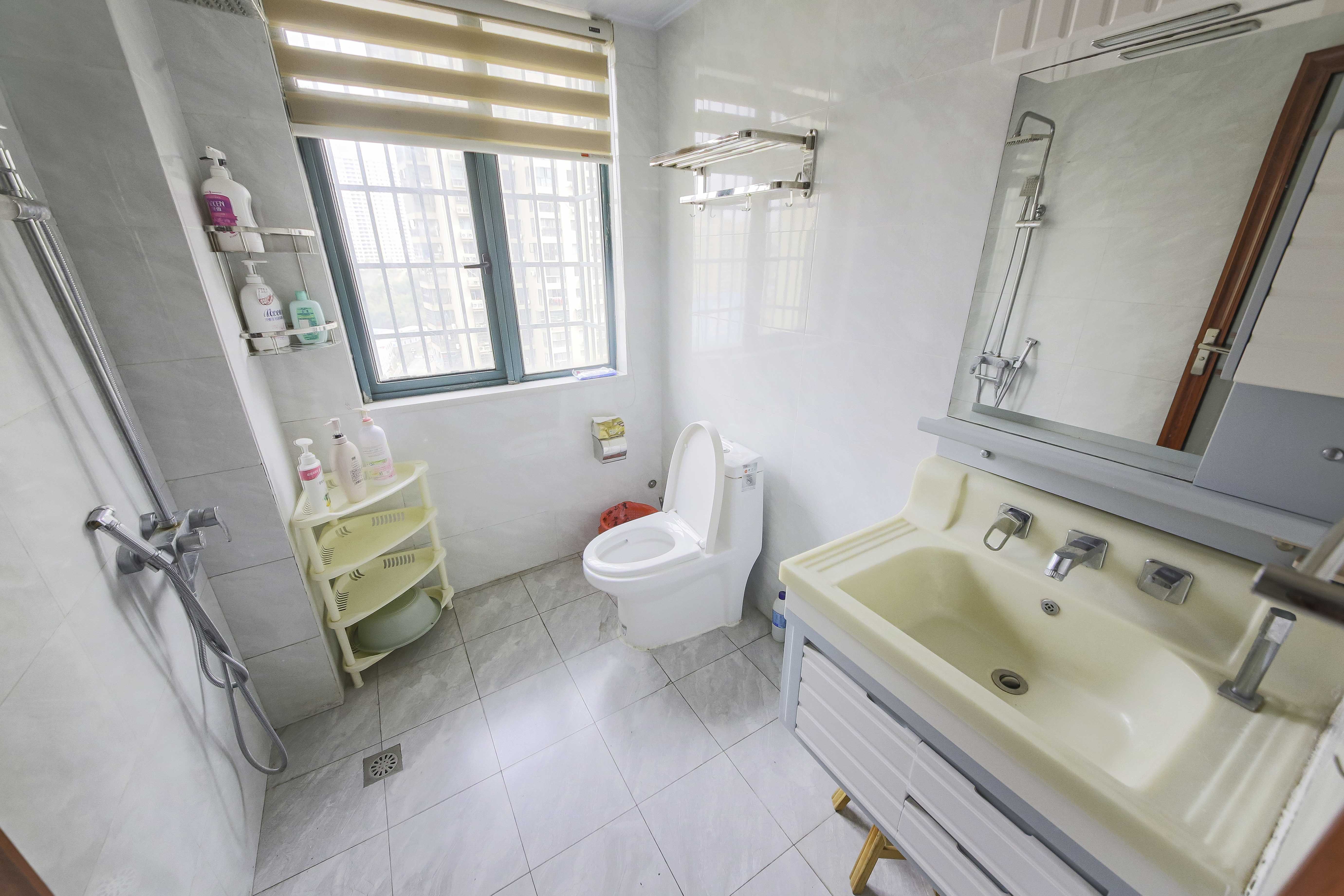 克拉美丽山庄(晟领国际) 4室2厅2卫 136.0万 克拉美丽山庄(晟领国际) 4室2厅2卫 136.0万卫生间