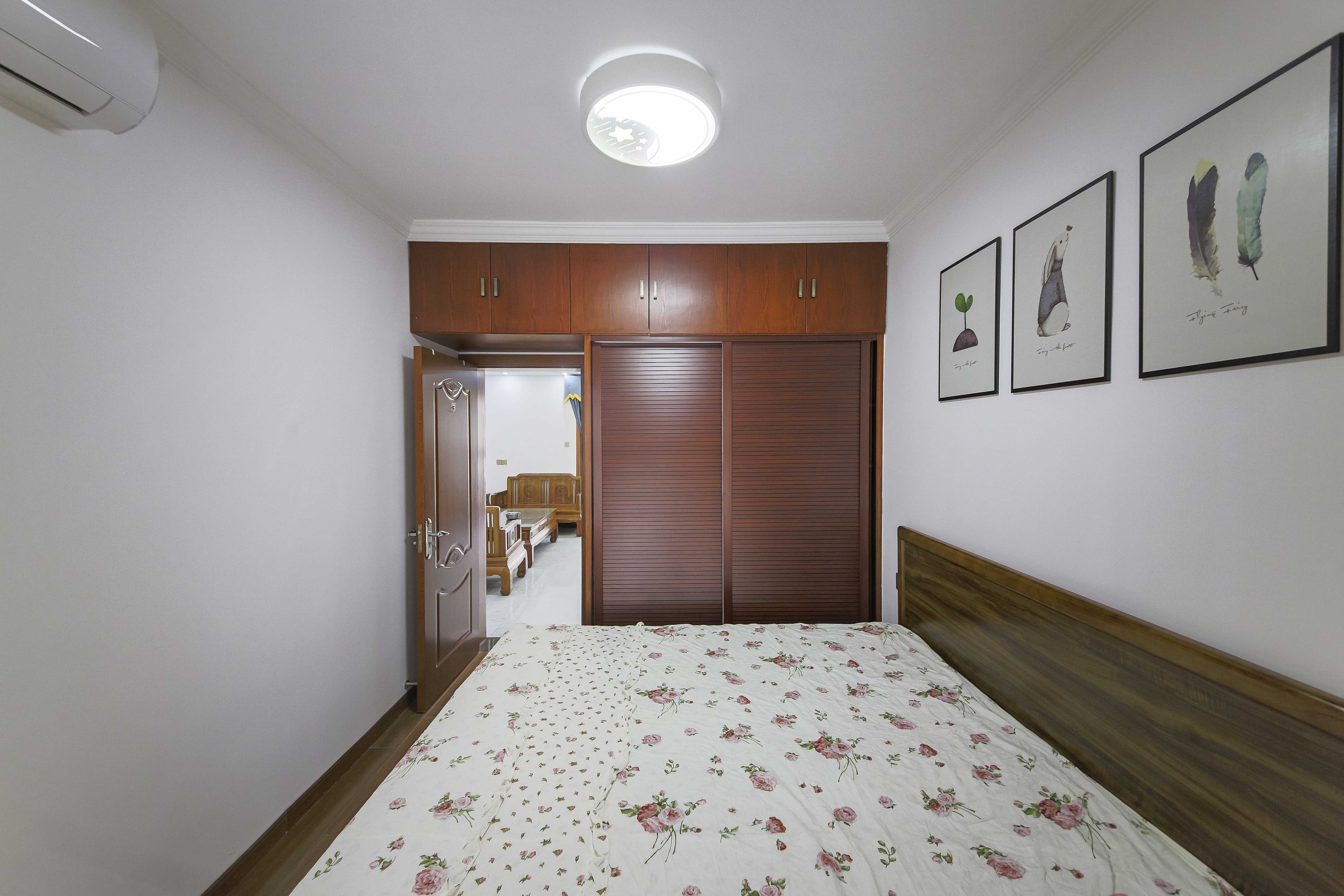 克拉美丽山庄(晟领国际) 4室2厅2卫 136.0万 克拉美丽山庄(晟领国际) 4室2厅2卫 136.0万卧室