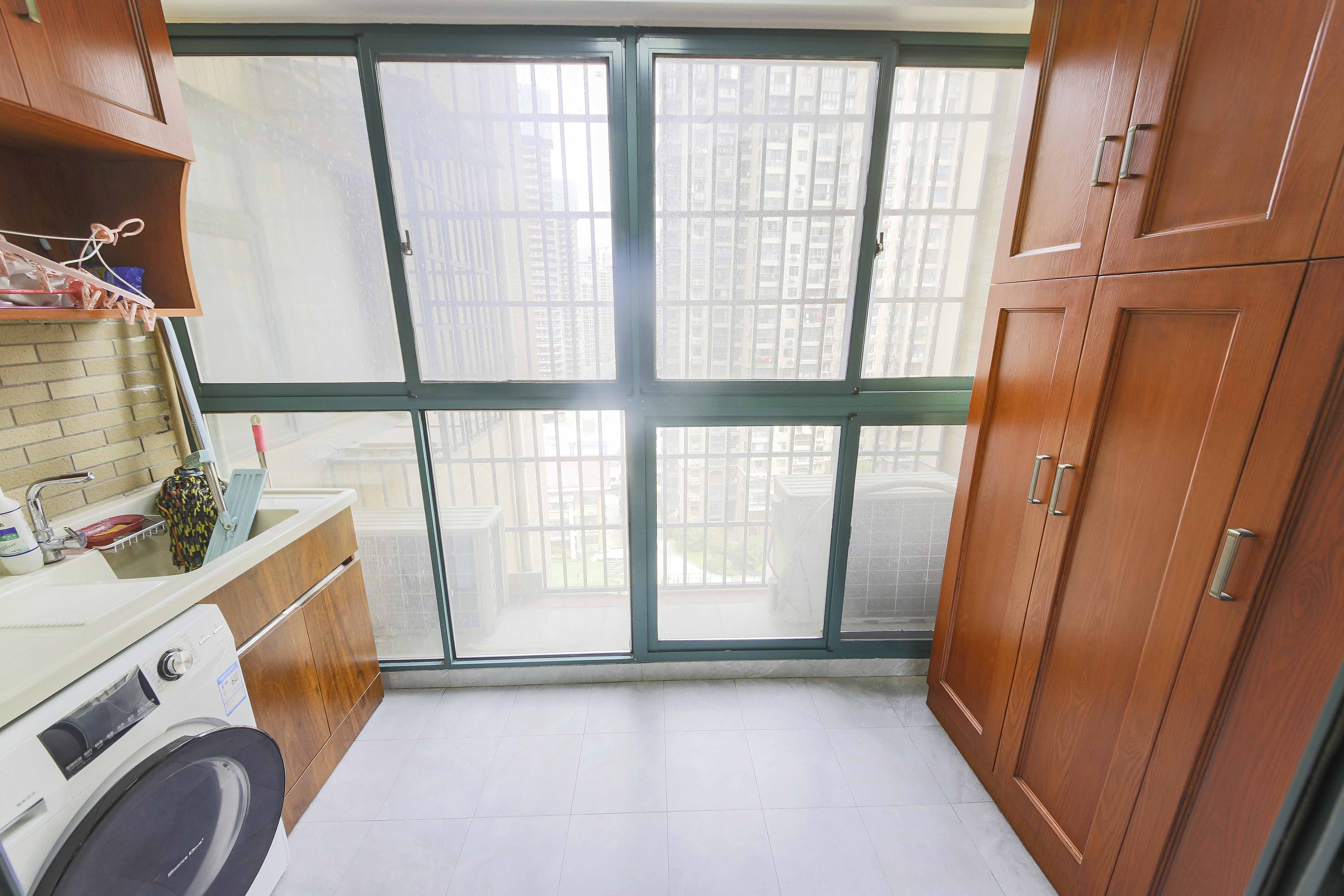 克拉美丽山庄(晟领国际) 4室2厅2卫 136.0万 克拉美丽山庄(晟领国际) 4室2厅2卫 136.0万阳台