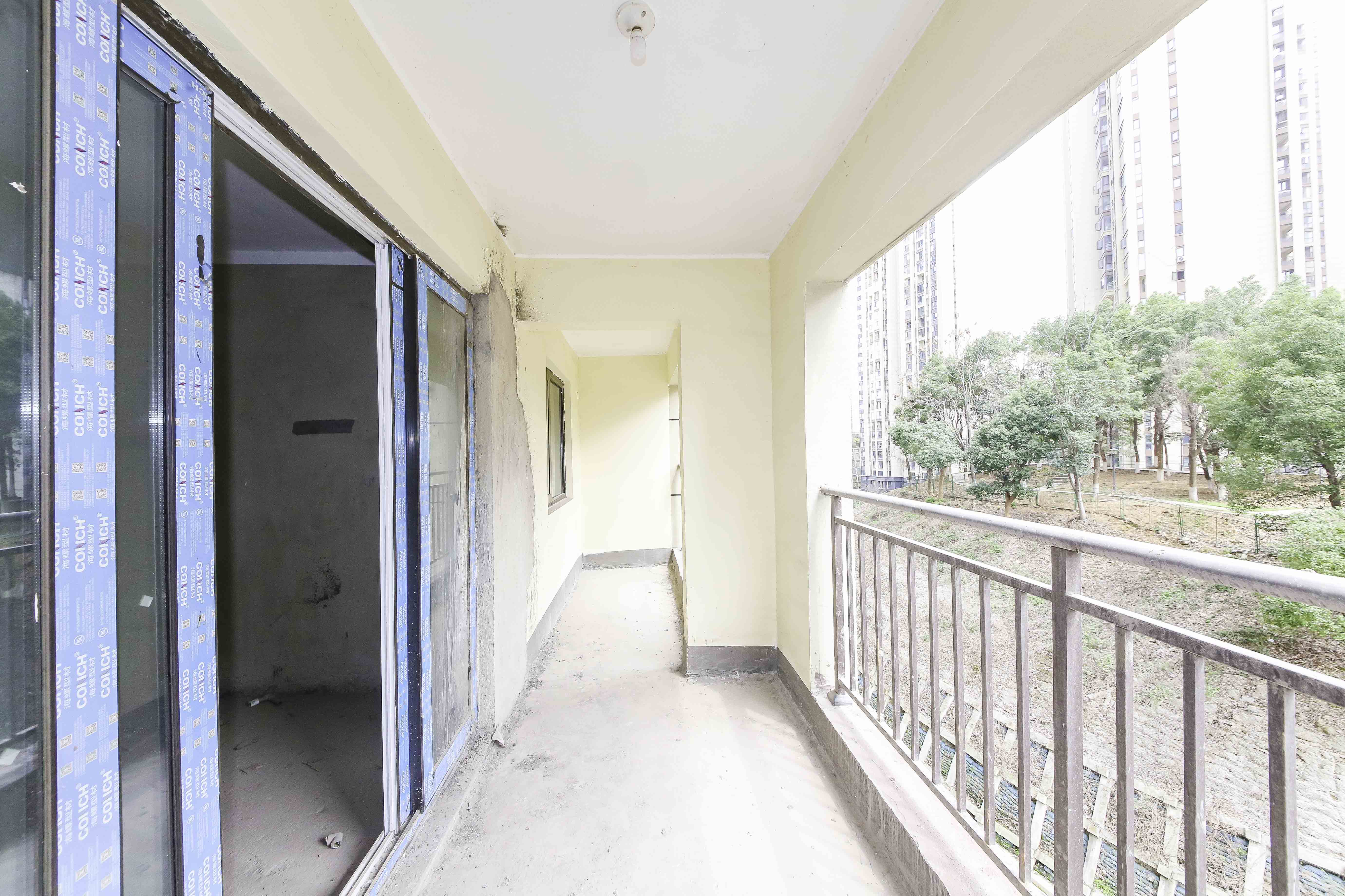 克拉美丽山庄(晟领国际) 3室2厅2卫 96.0万 克拉美丽山庄(晟领国际) 3室2厅2卫 96.0万阳台