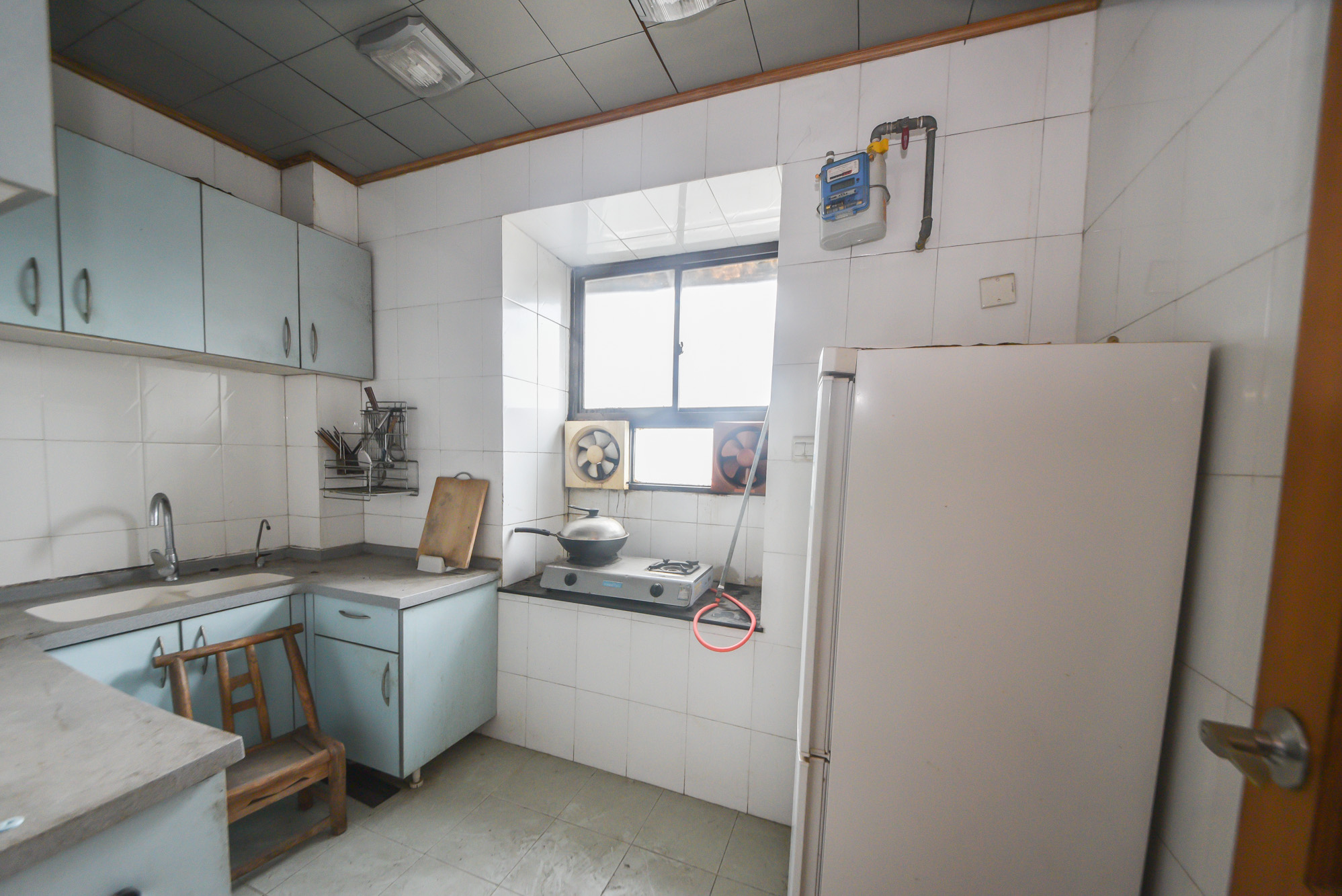 教育出版社宿舍  3室2厅1卫   105.00万厨房