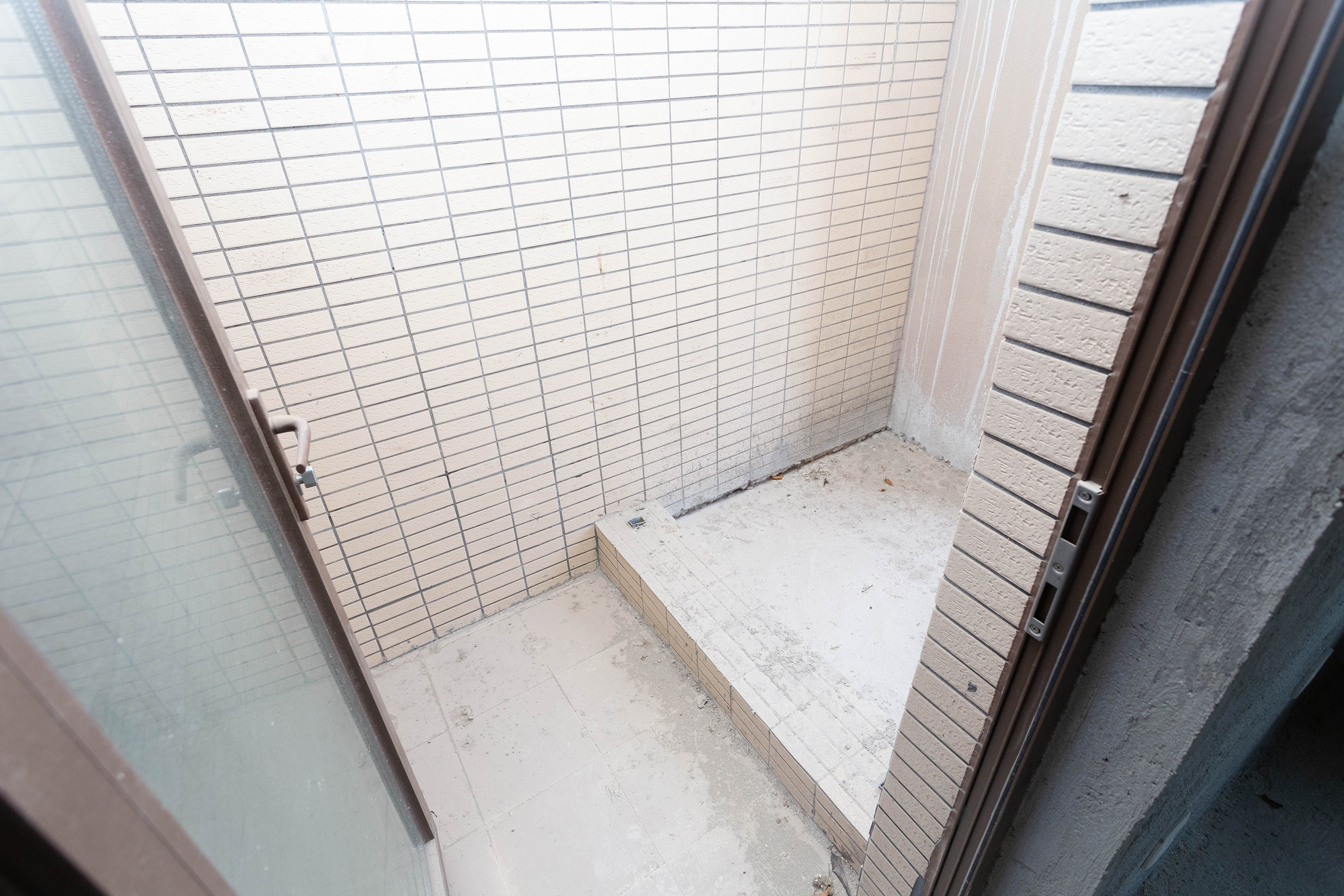盈峰翠邸  4室2厅6卫    220.0万阳台