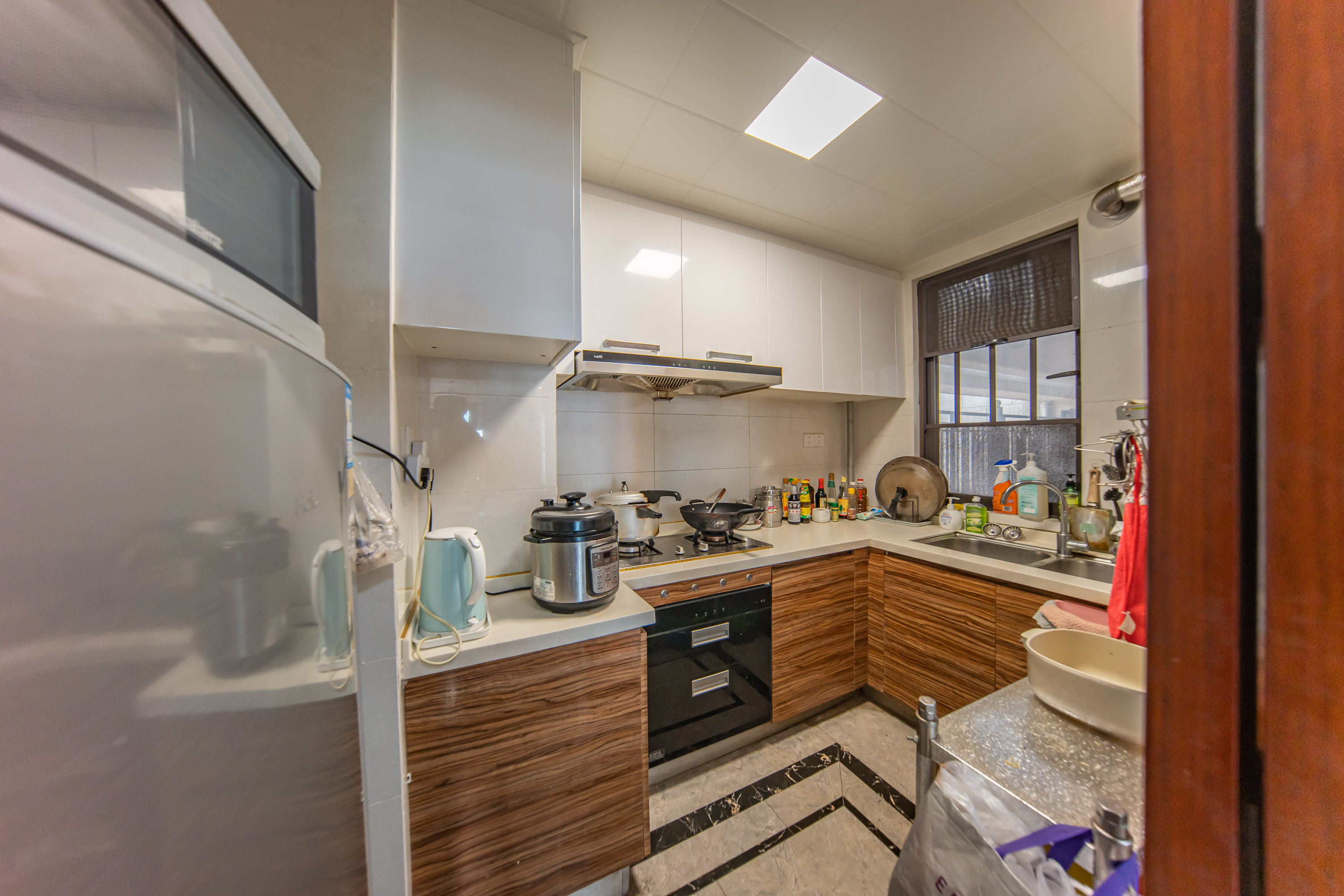 中海国际五期  3室2厅1卫    85.0万 中海国际五期  3室2厅1卫    85.0万厨房