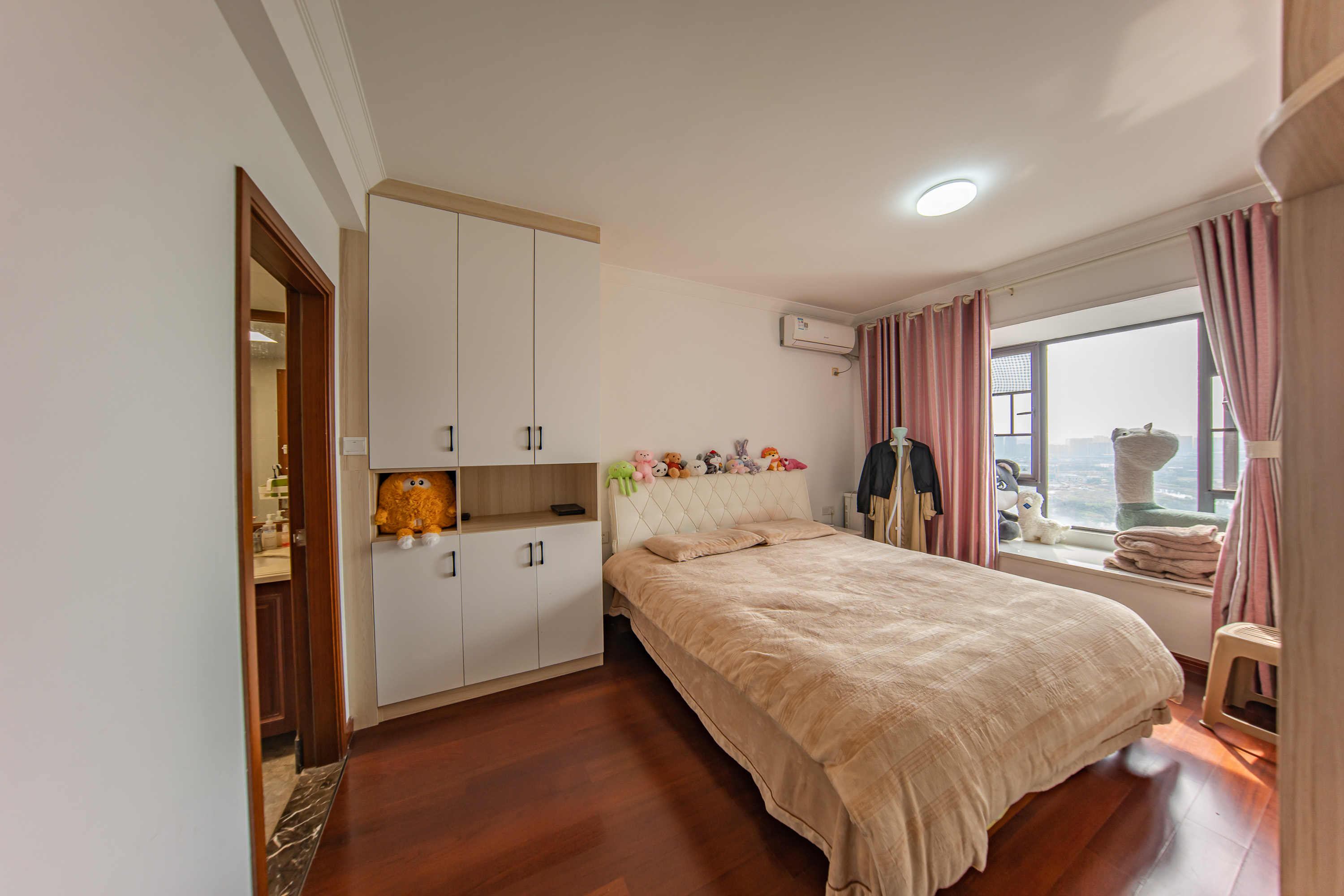 中海国际五期  3室2厅1卫    85.0万 中海国际五期  3室2厅1卫    85.0万卧室