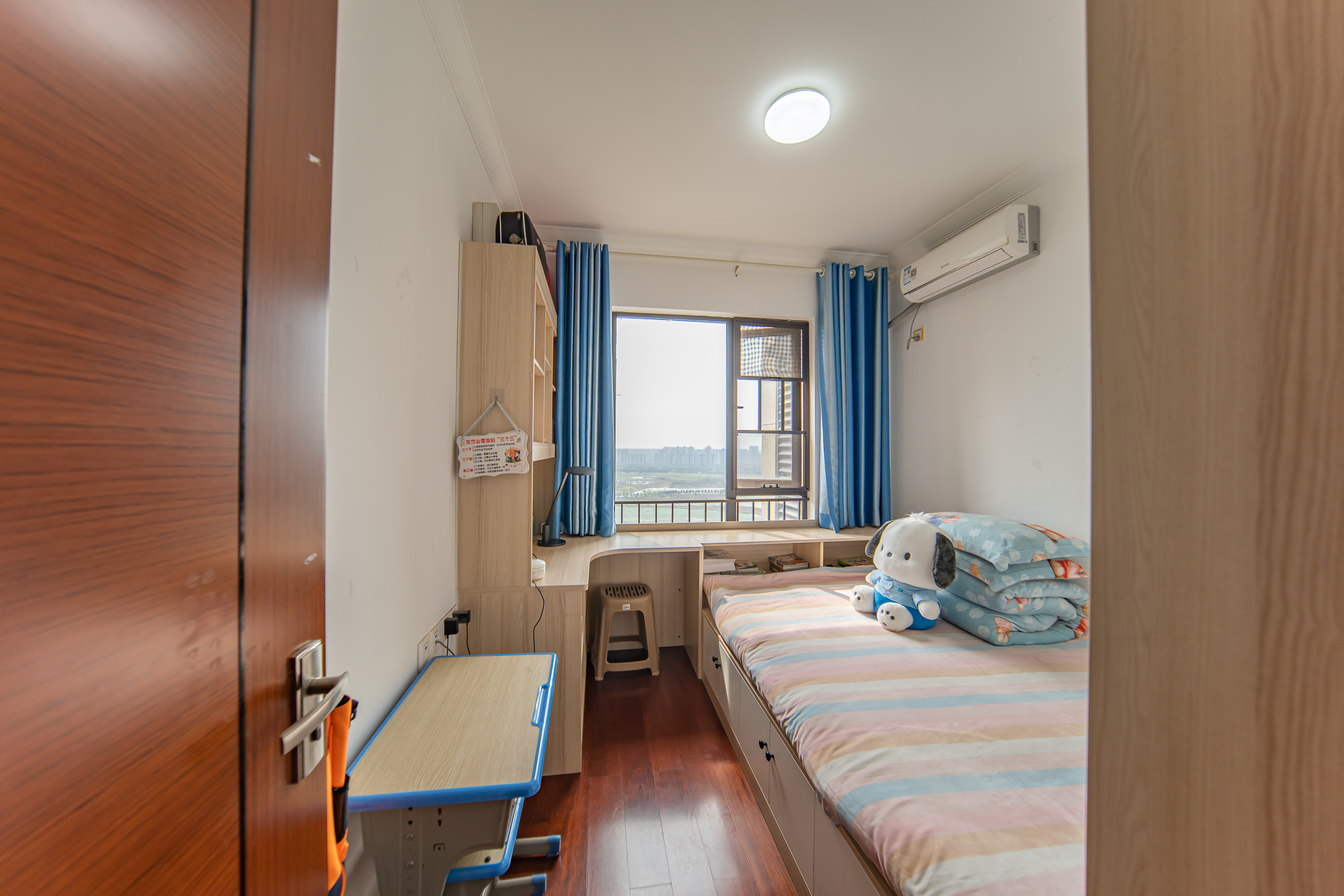 中海国际五期  3室2厅1卫    85.0万 中海国际五期  3室2厅1卫    85.0万卧室